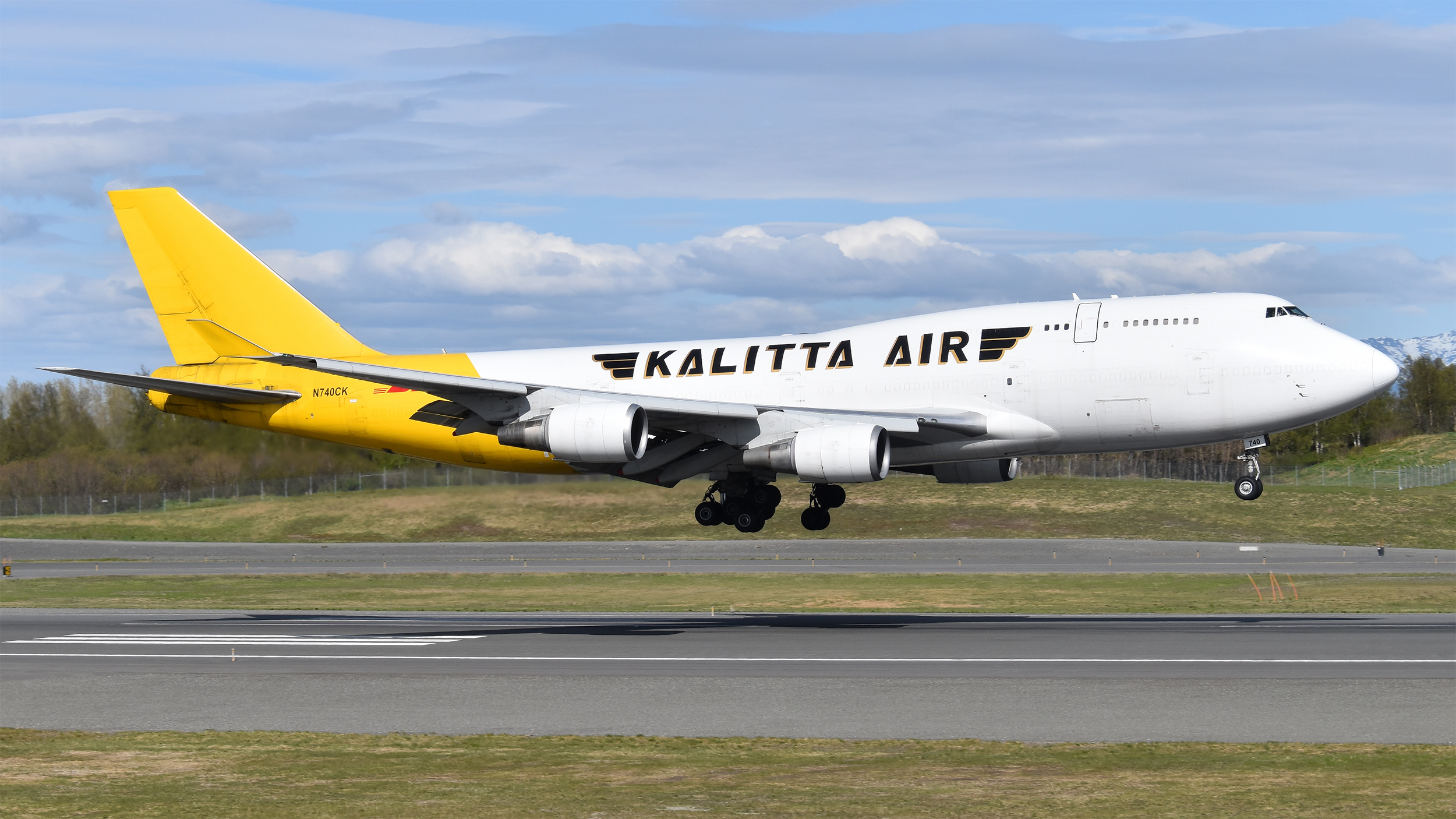 Full size: DHL Boeing 747-400BCF N740CK at Anchorage Ted Stevens International Airport