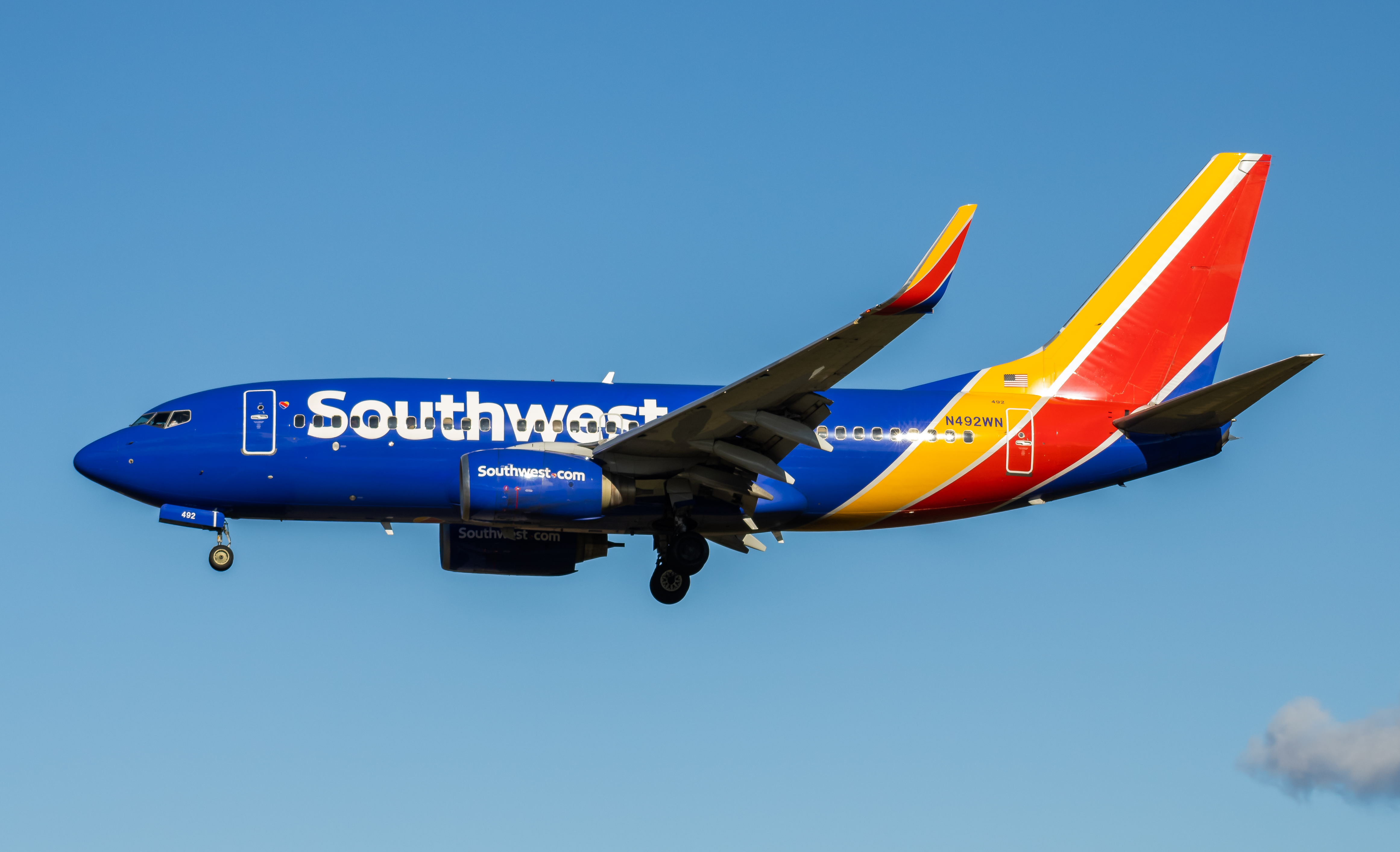 Full size: Southwest Airlines Boeing 737-700 N492WN at Baltimore/Washington International Thurgood Marshall Airport