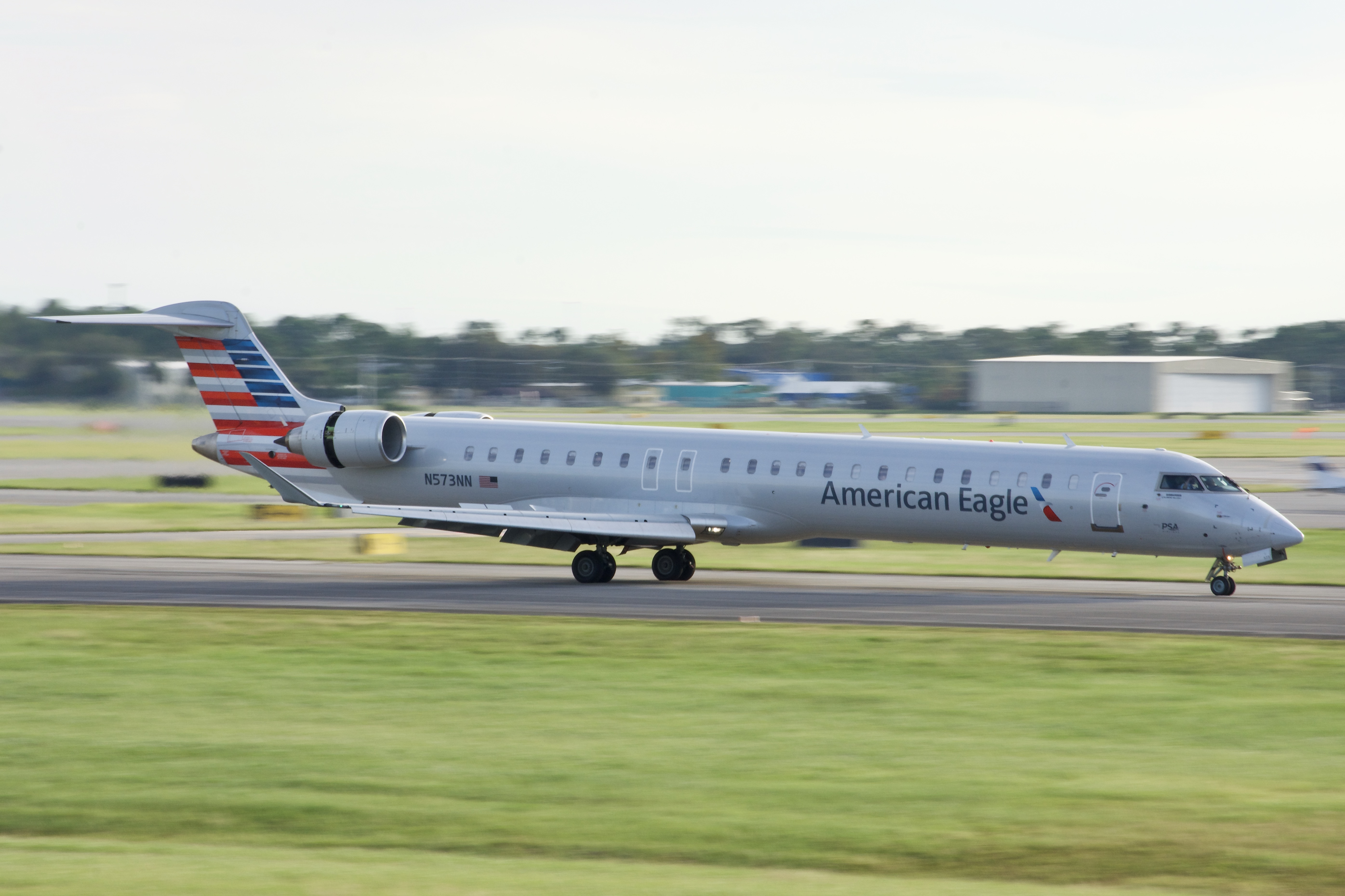 Full size: American Eagle Mitsubishi CRJ-900 N573NN at Daytona Beach International Airport