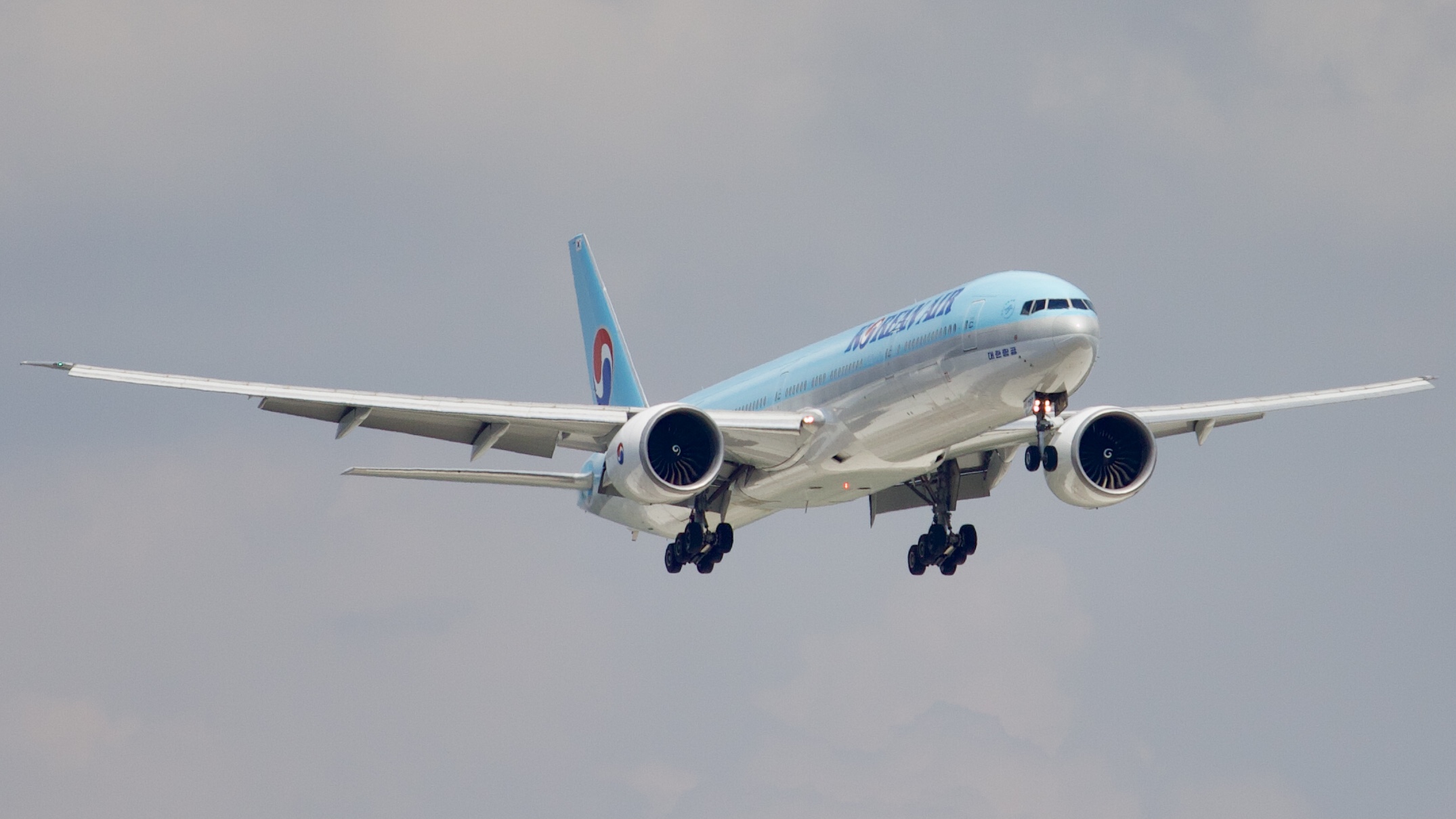 Full size: Korean Air Boeing 777-300ER HL7782 at Rickenbacker International Airport