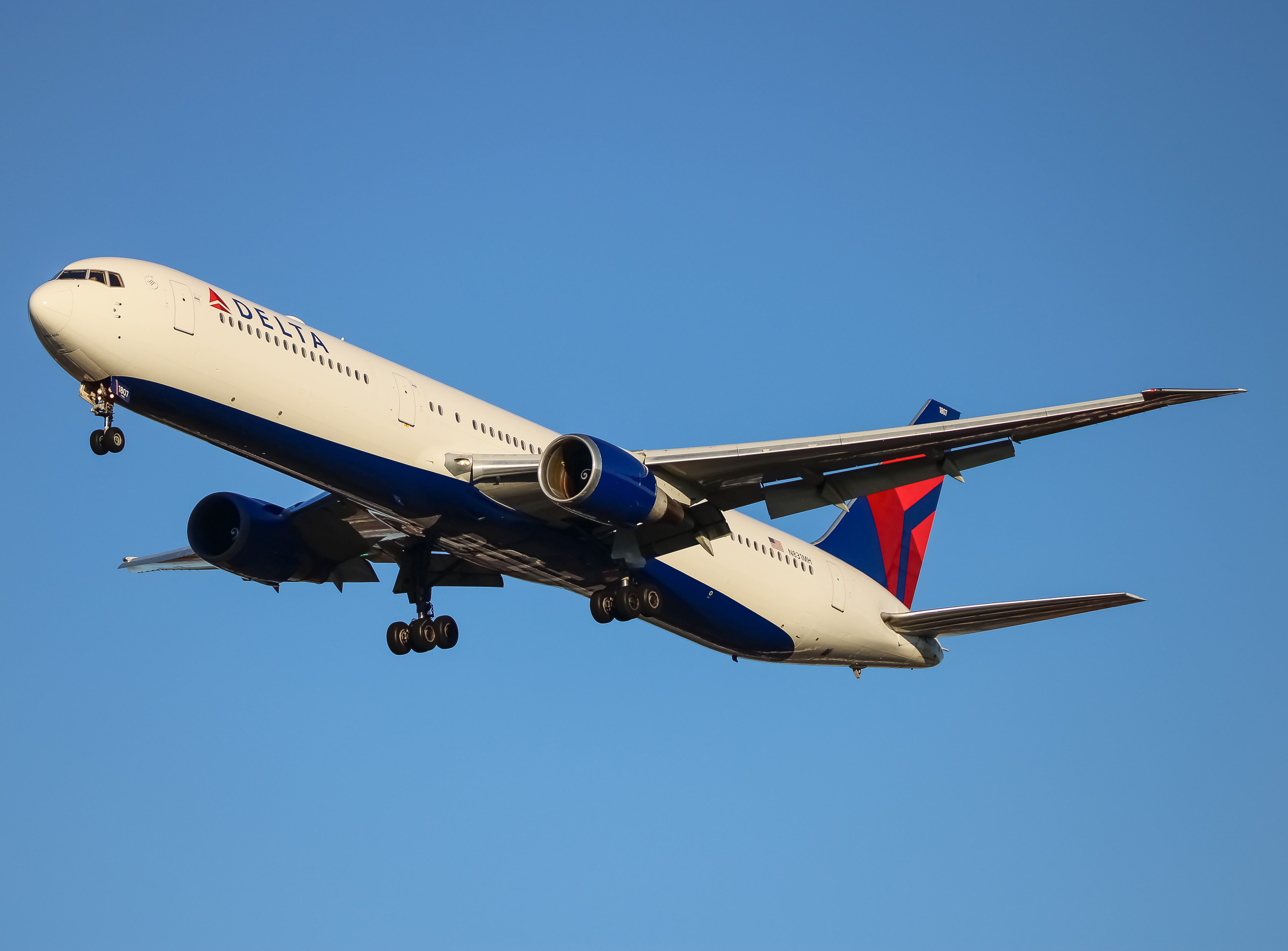 Full size: Delta Airlines Boeing 767-400ER N831MH at Baltimore/Washington International Thurgood Marshall Airport