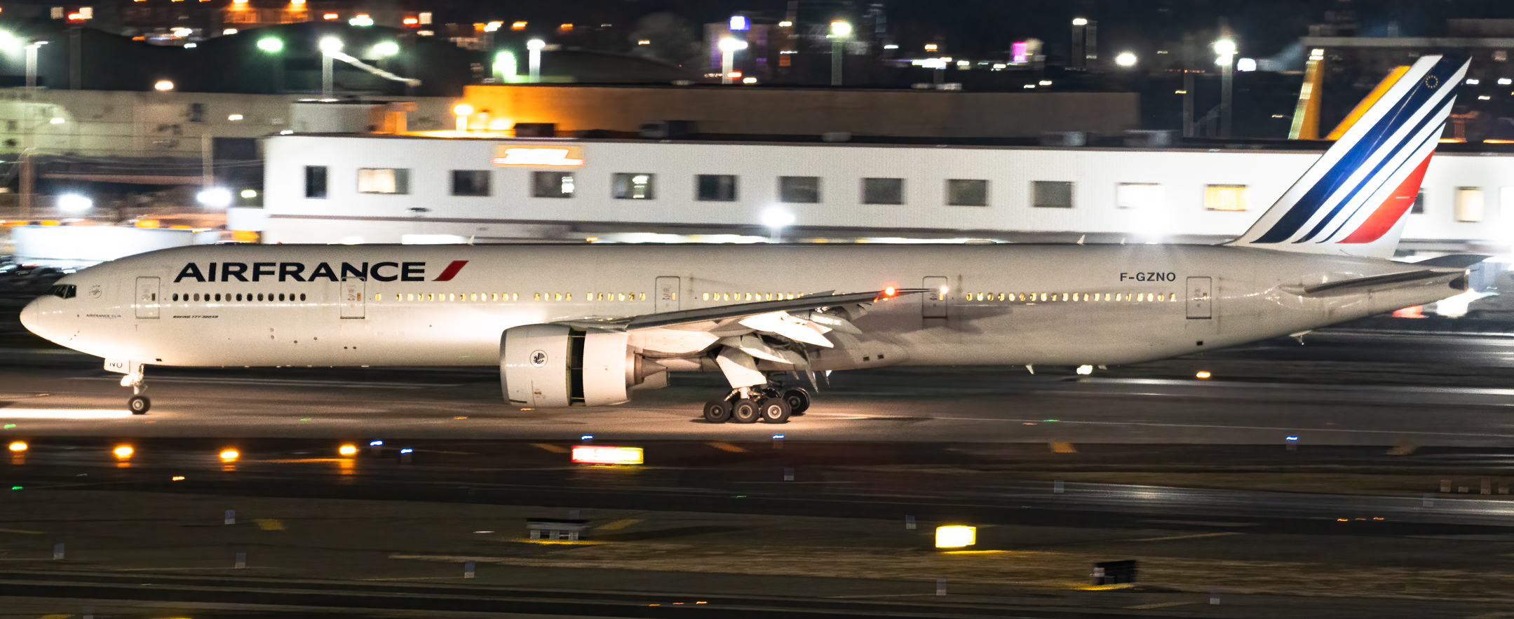 Full size: Air France Boeing 777-300ER F-GZNO at John F. Kennedy International Airport