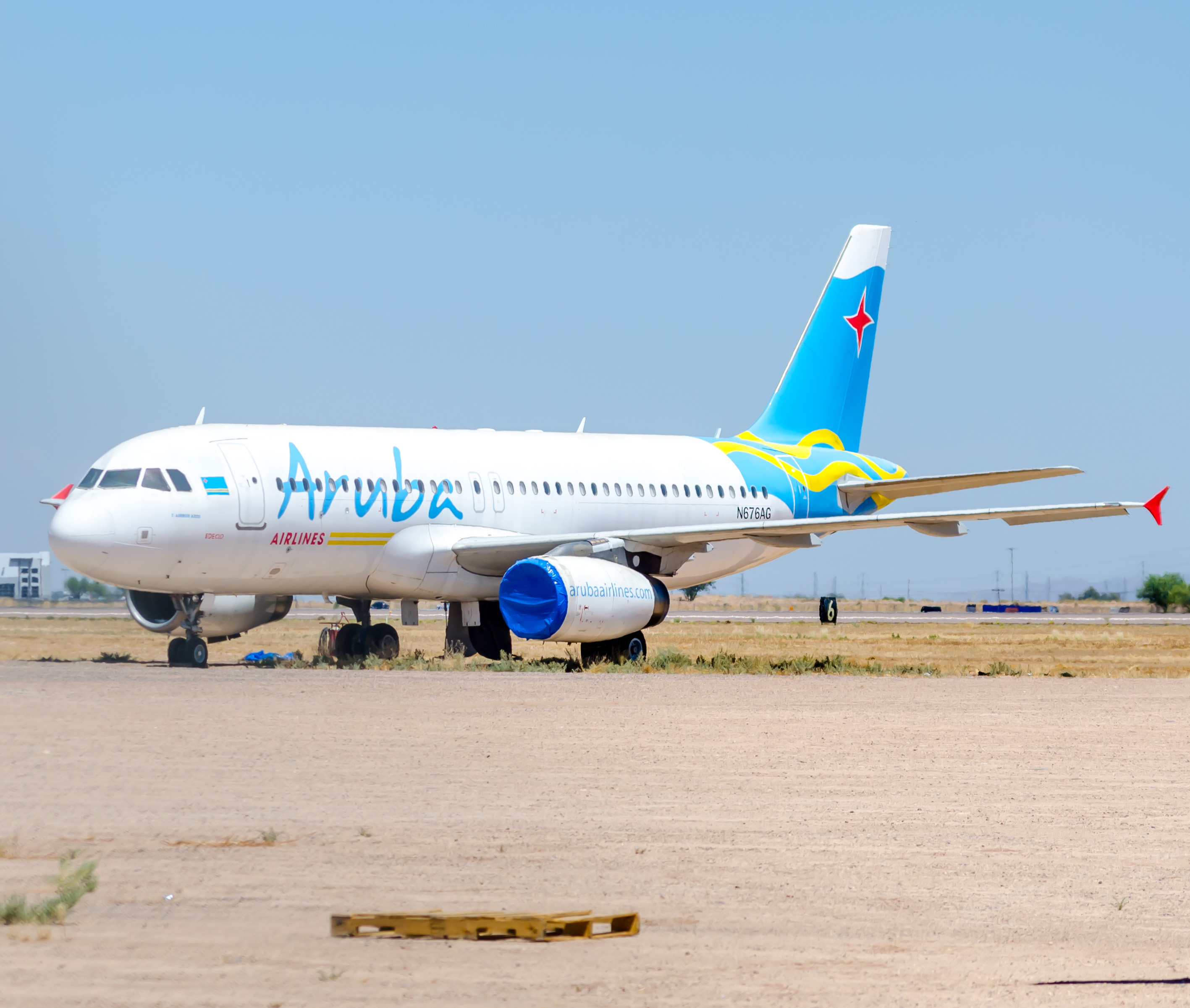 Full size: Aruba Airlines  Airbus A320 N676AG at Phoenix Goodyear Airport