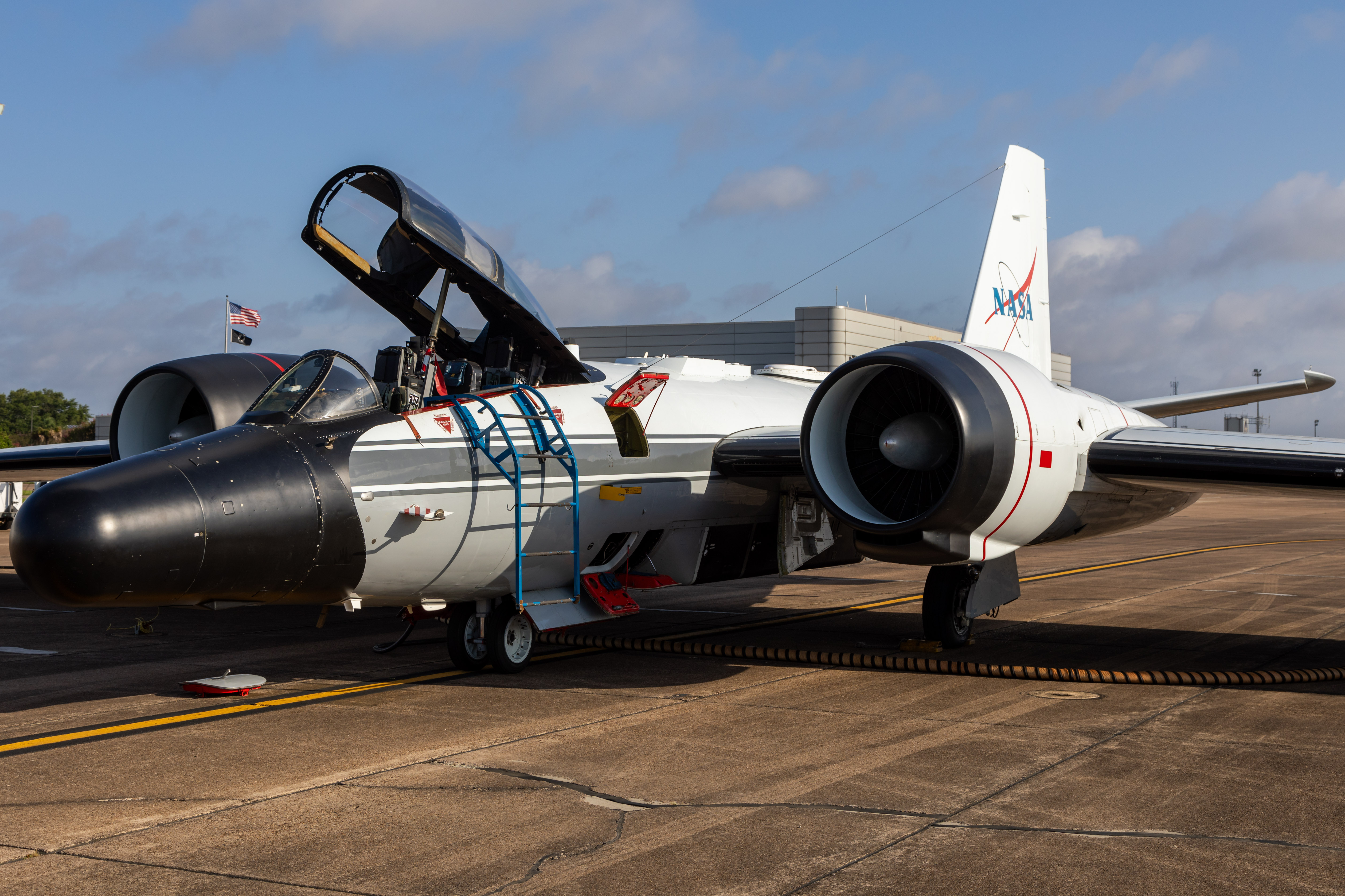Full size: NASA Martin WB-57 Canberra N926NA at Ellington Airport