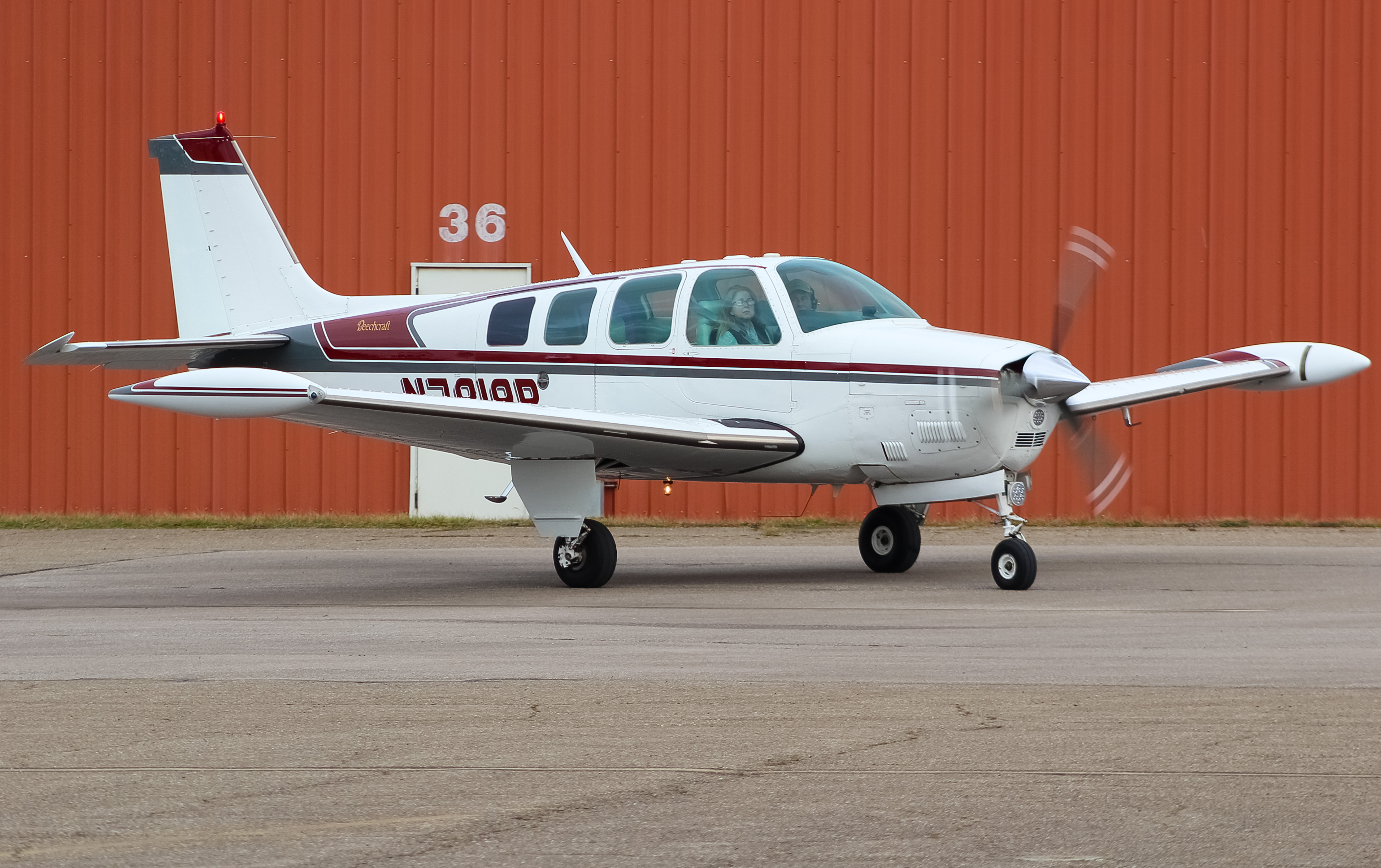 Full size: PRIVATE  Beechcraft Bonanza 36 N7818R at Cincinnati Municipal Airport/Lunken Field