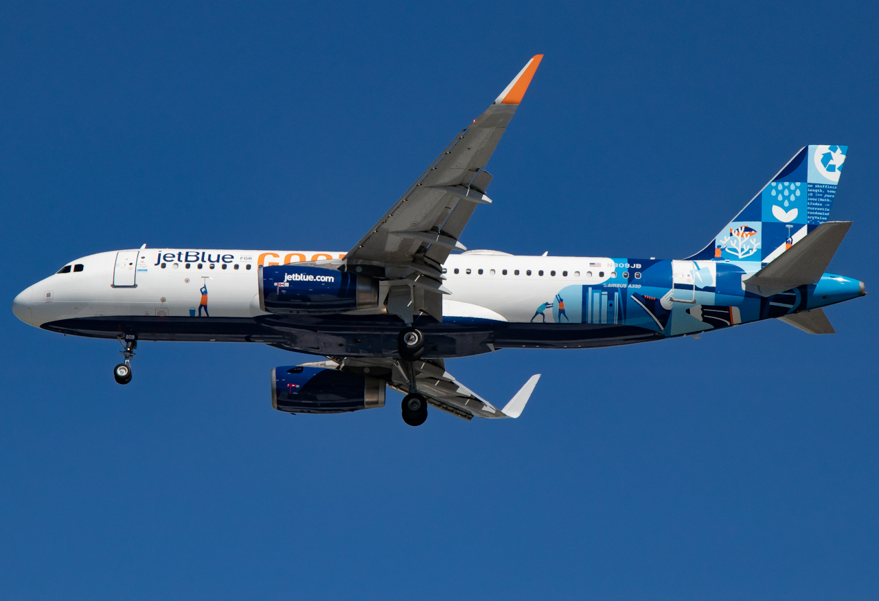Full size: JetBlue Airways Airbus A320 N809JB at Tampa International Airport