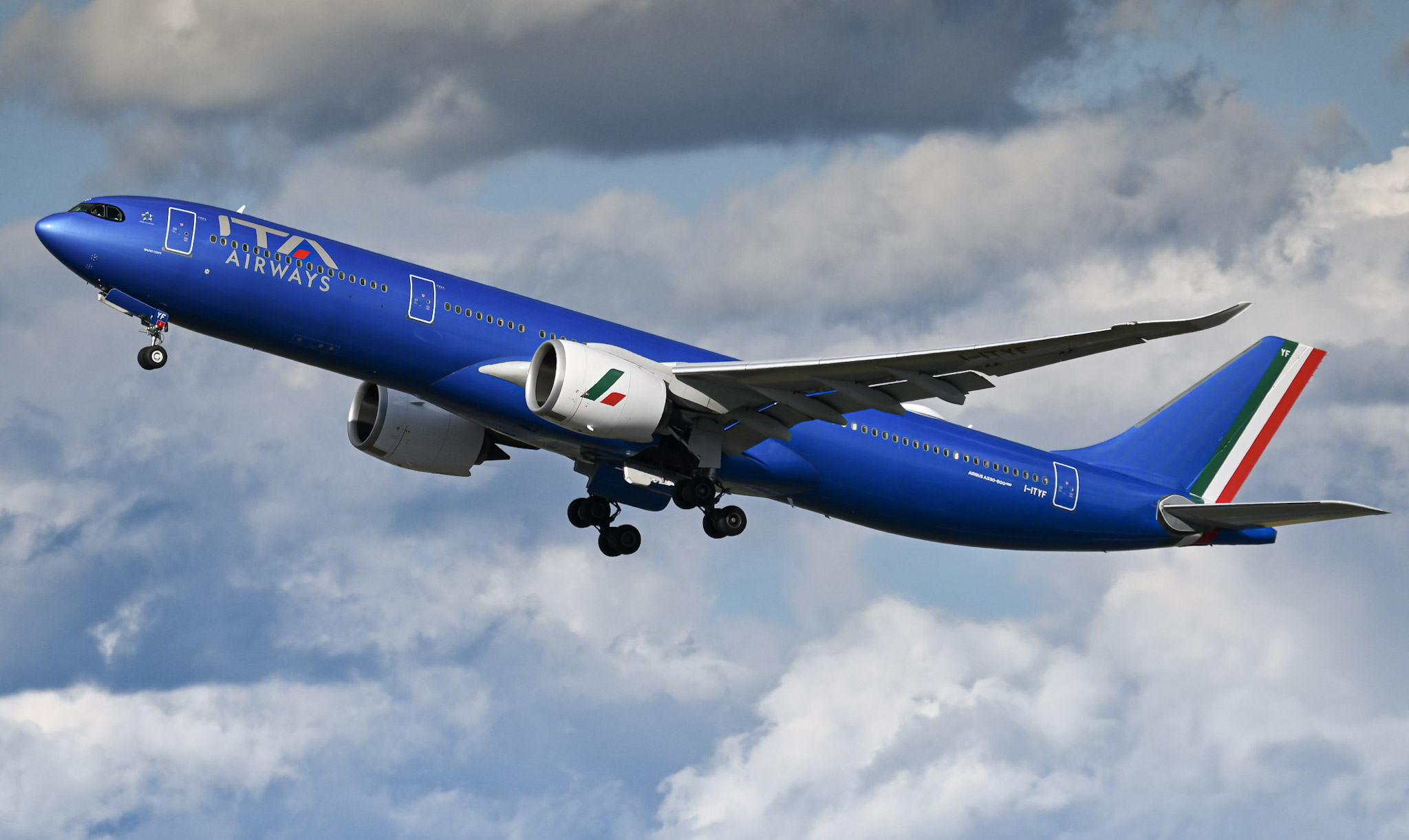 Full size: ITA Airways Airbus A330-900 I-ITYF at General Edward Lawrence Logan International Airport