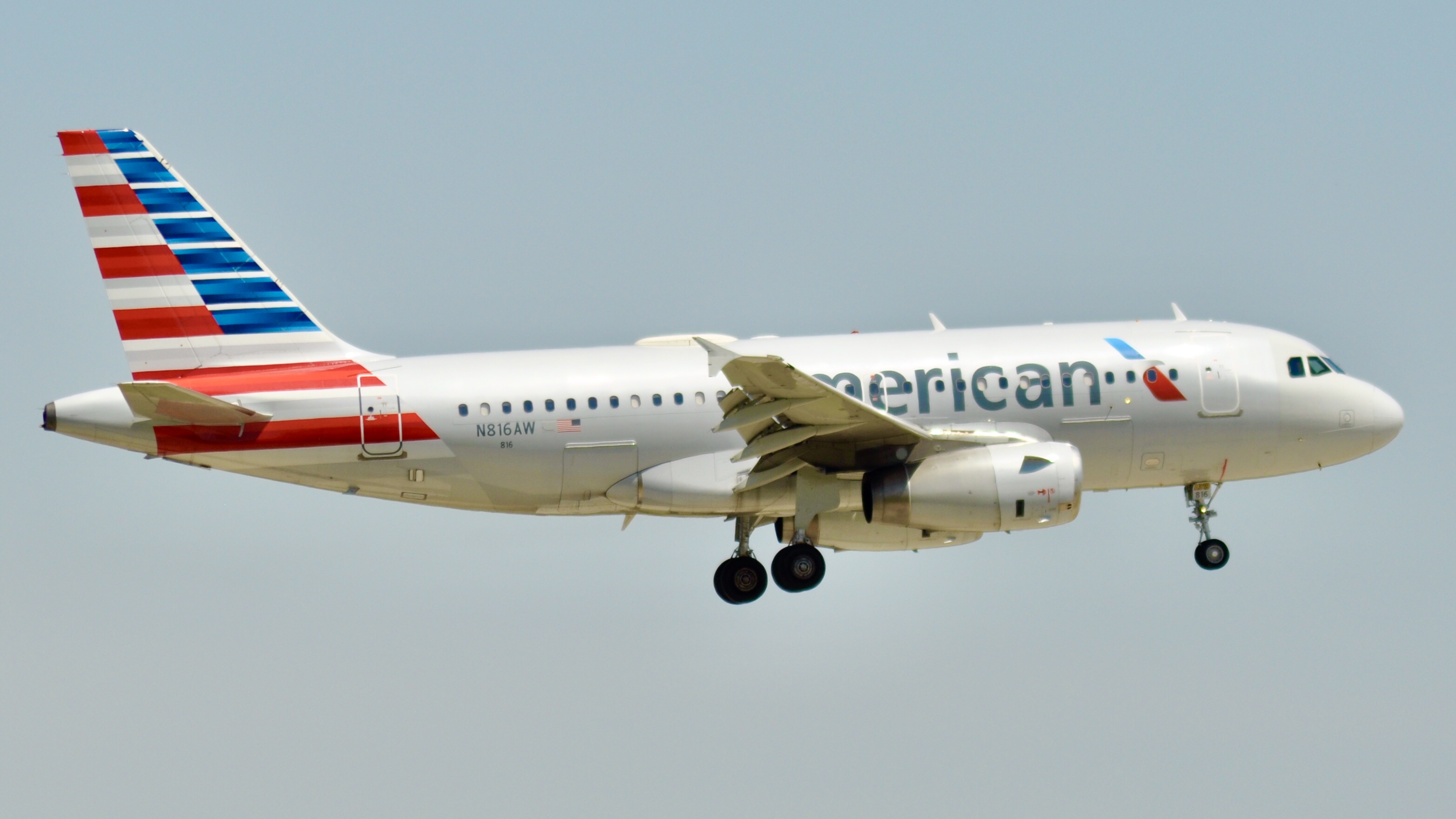 Full size: American Airlines Airbus A319 N816AW at Chicago O'Hare International Airport