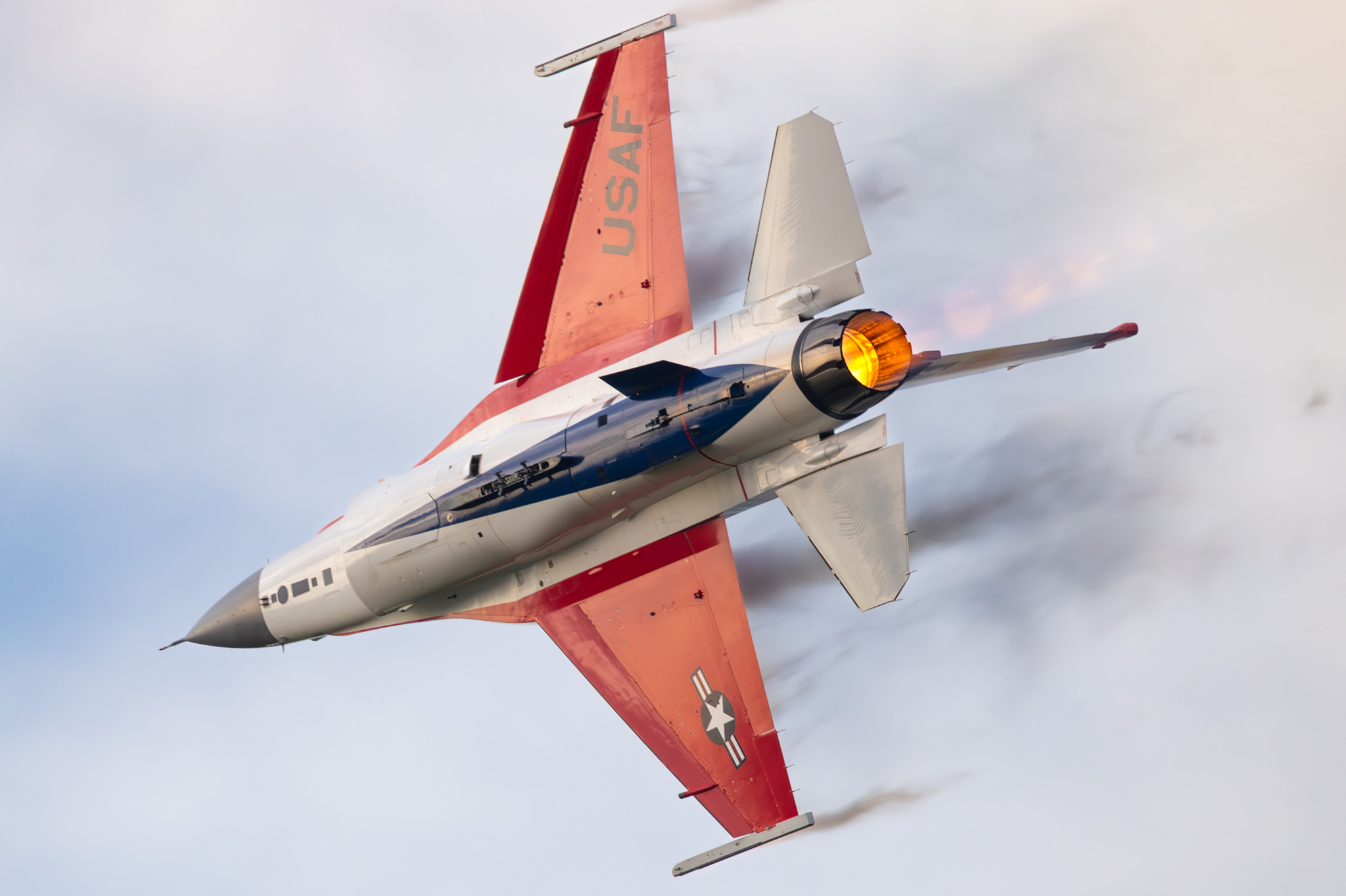 Full size: USAF - United States Air Force General Dynamics F-16 Fighting Falcon 91-0395 at 