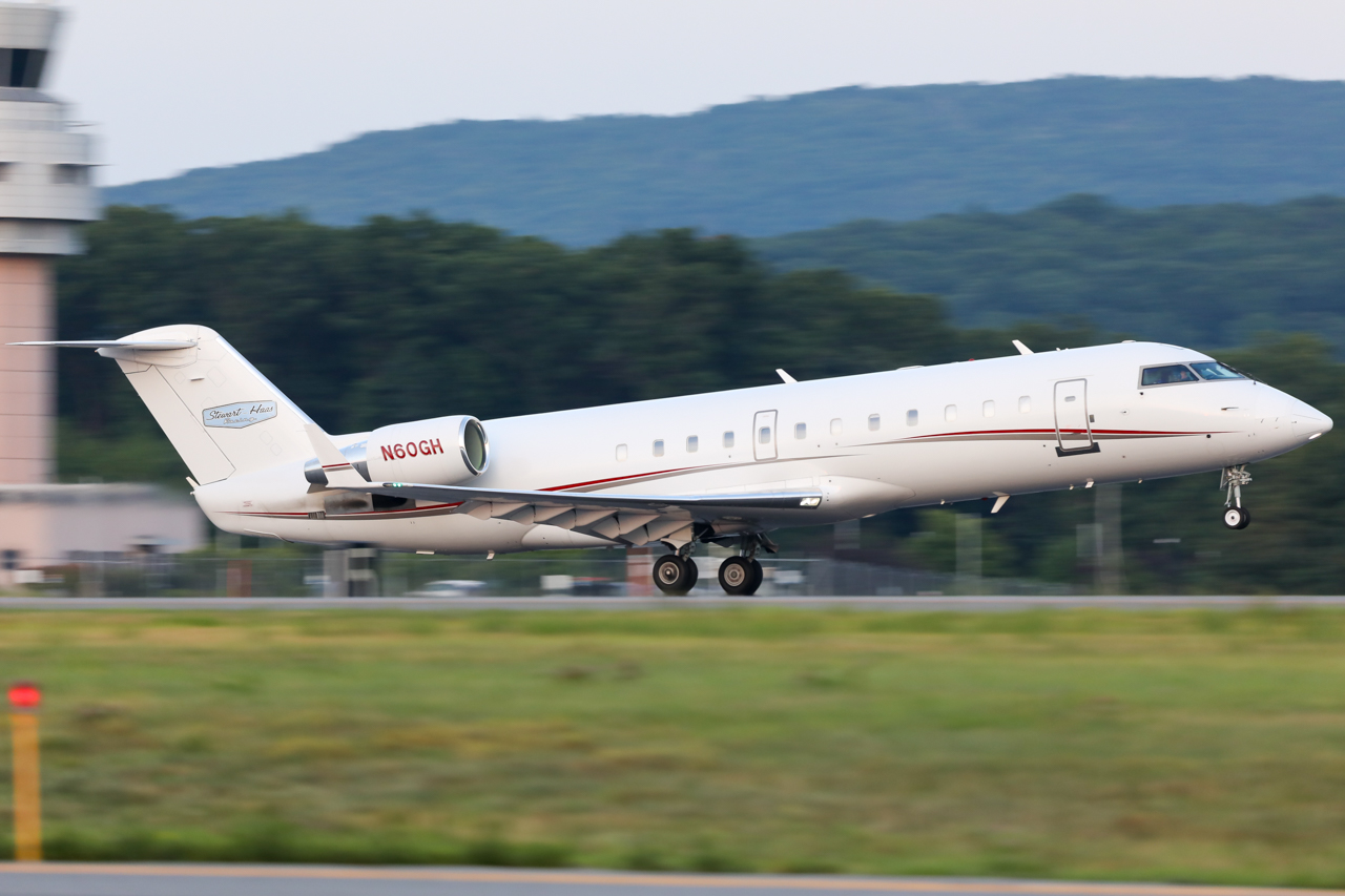 Full size: PRIVATE Mitsubishi CRJ-200 N60GH at Avoca Wilkes-Barre/Scranton International Airport
