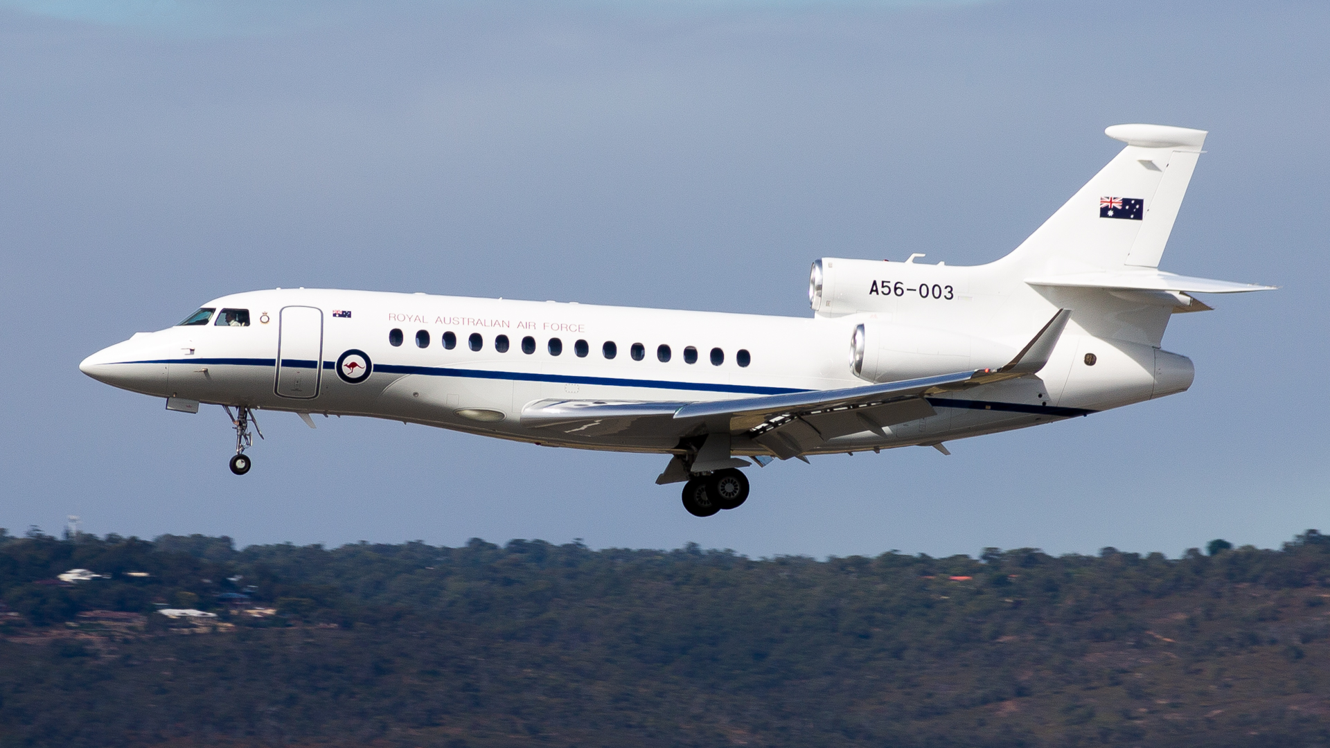 Full size: Royal Australian Air Force Dassault Falcon 7X A56-003 at Perth Airport