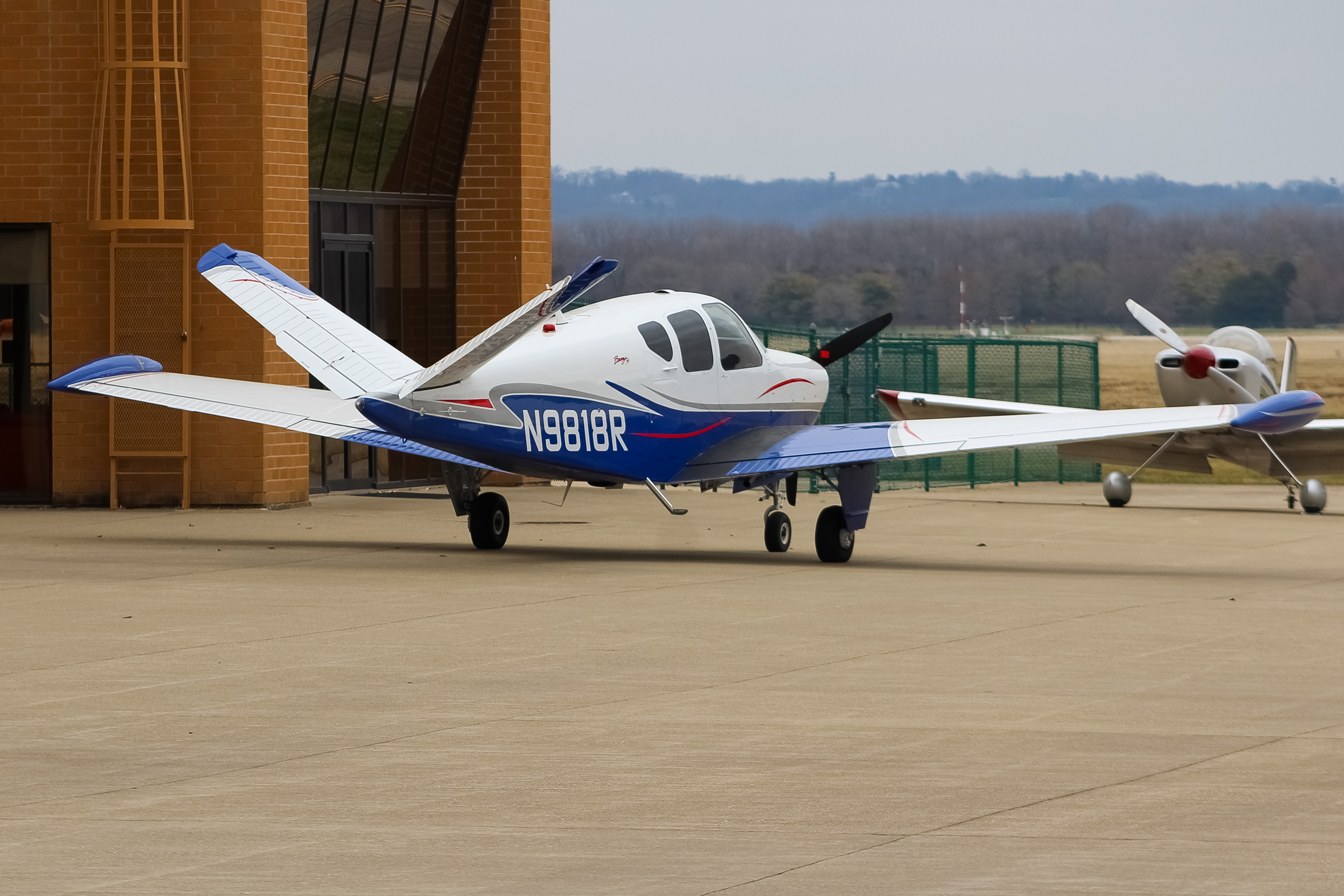 Full size: PRIVATE  Beechcraft Bonanza  N9818R at Cincinnati Municipal Airport/Lunken Field