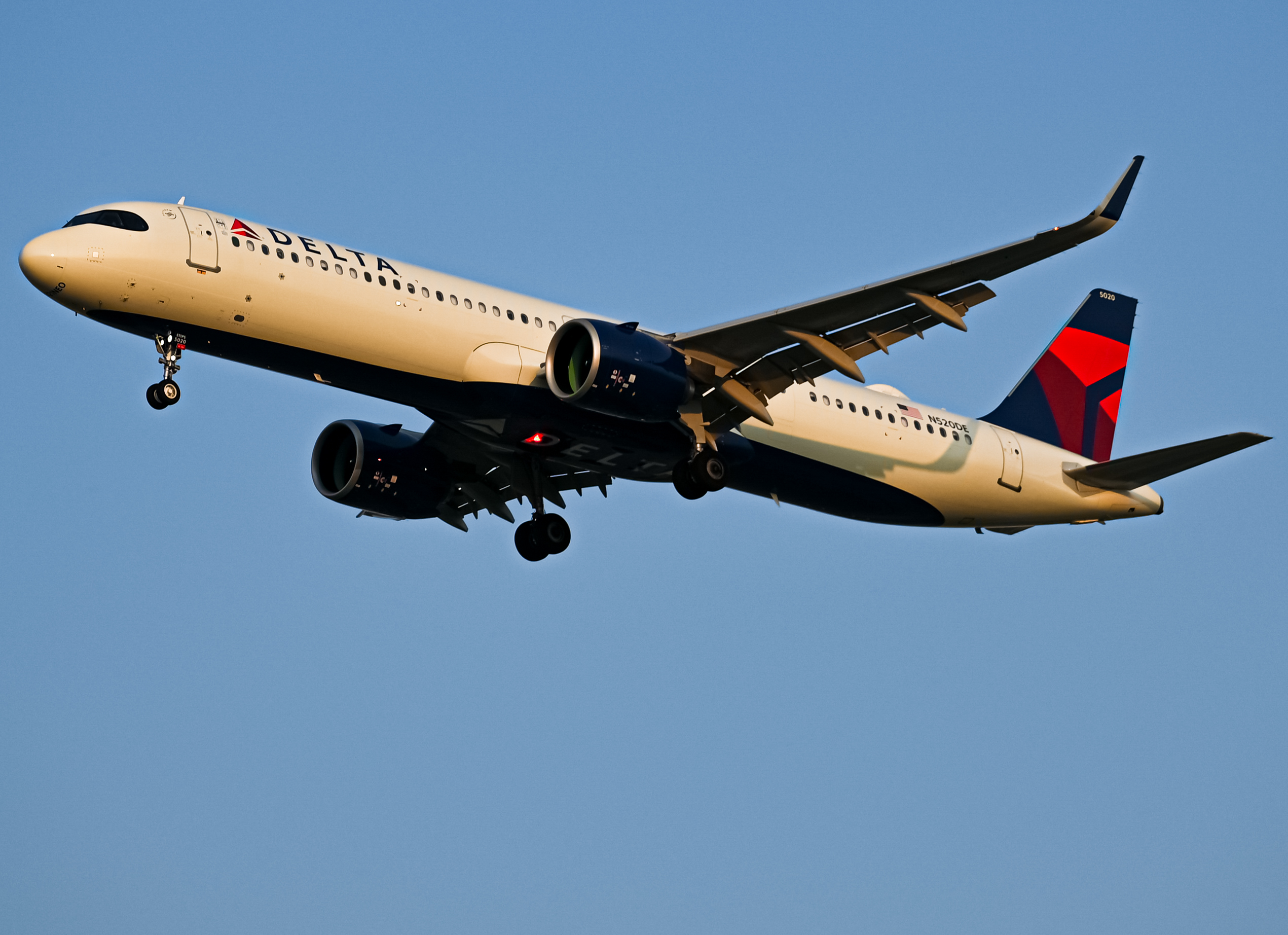 Full size: Delta Airlines Airbus A321NEO N520DE at Salt Lake City International Airport
