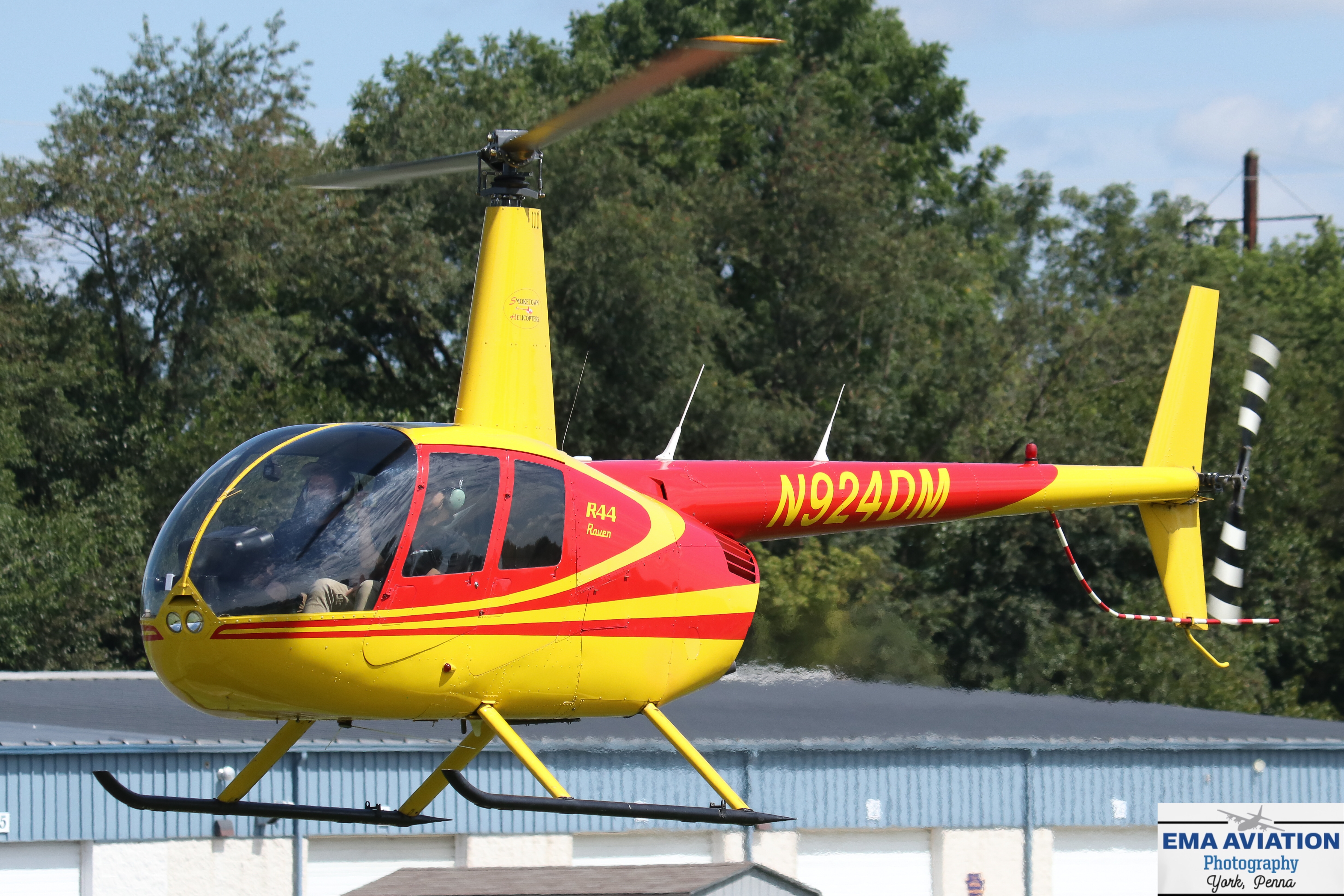 Full size: PRIVATE Robinson R44 N924dm at Smoketown Airport