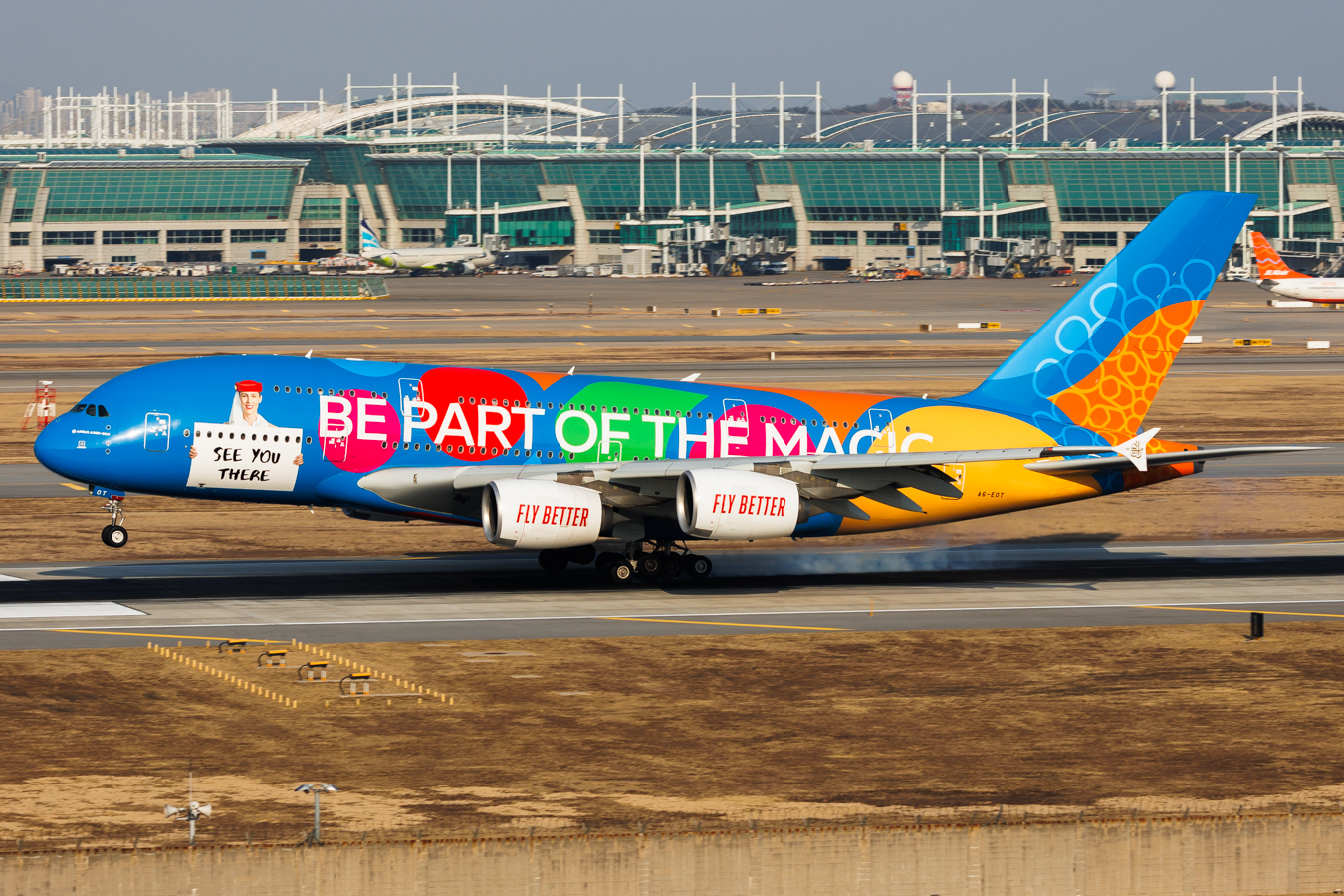 Full size: Emirates Airbus A380-800 A6-EOT at Seoul-Incheon International Airport