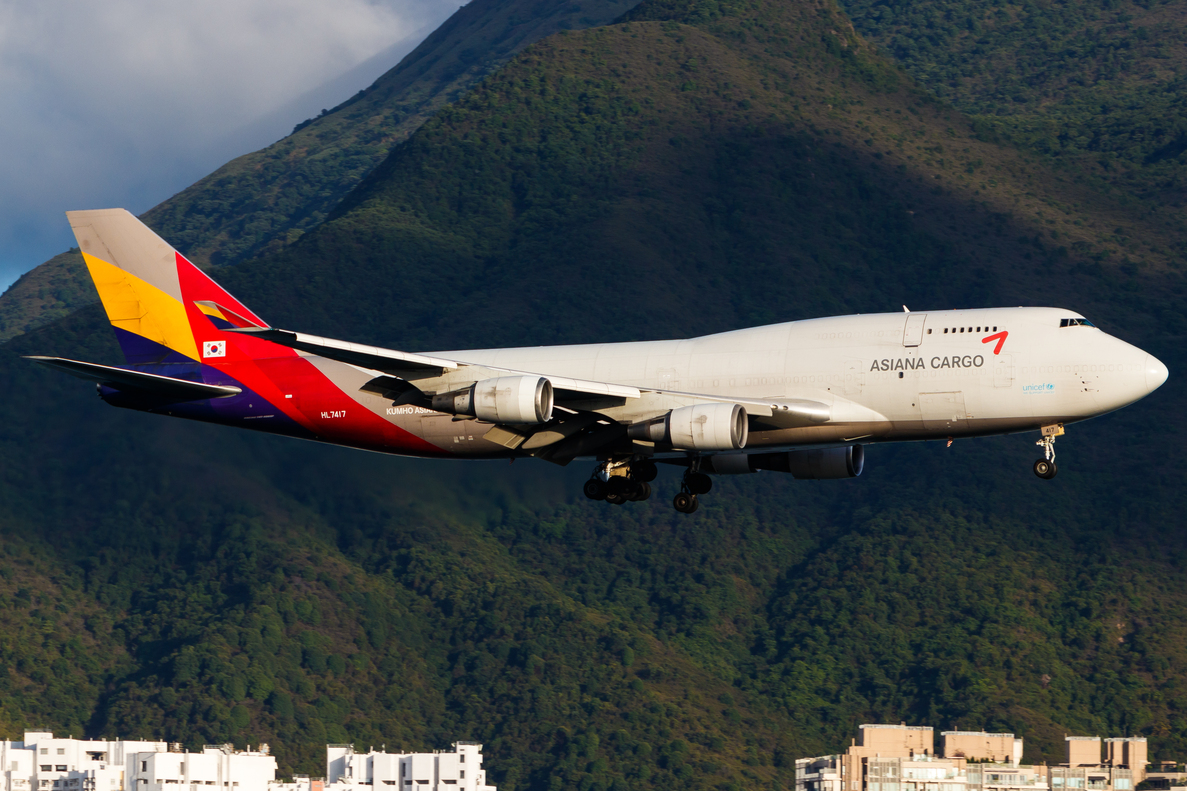 Full size: Asiana Airlines Cargo Boeing 747-400F HL7417 at Hong Kong International Airport
