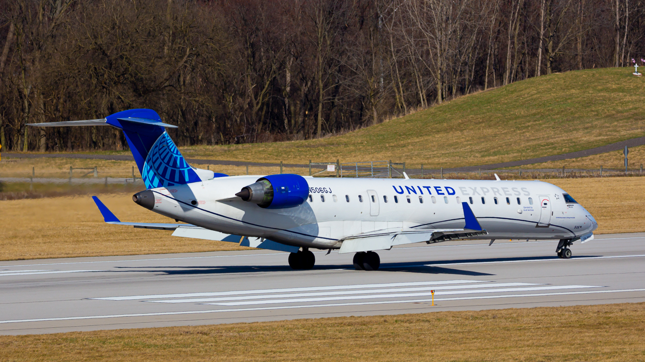 Full size: United Express Mitsubishi CRJ-550 N506GJ at John Glenn Columbus International Airport