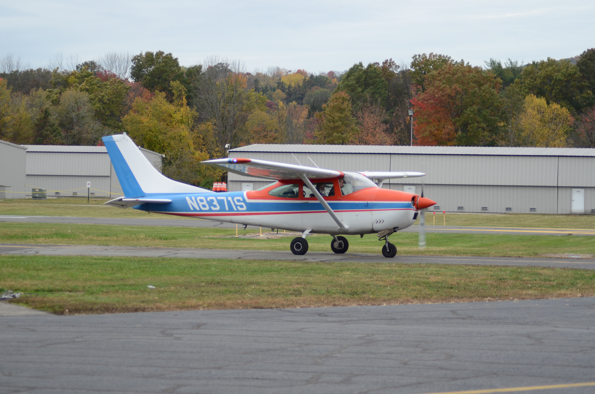 Full size: PRIVATE Cessna 182 Skylane N8371S at Lincoln Park Airport