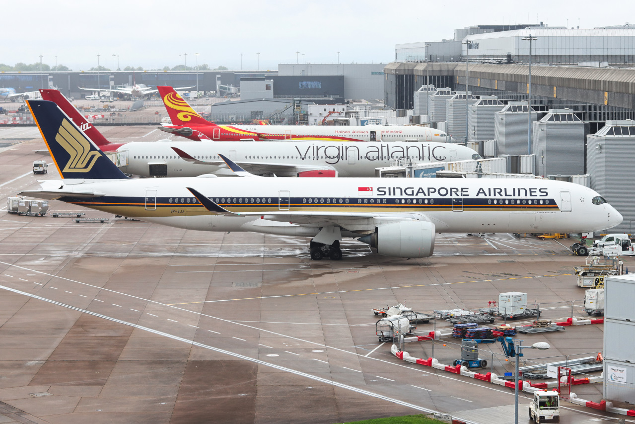 Full size: Singapore Airlines Airbus A350-900 9V-SJA at Manchester Airport