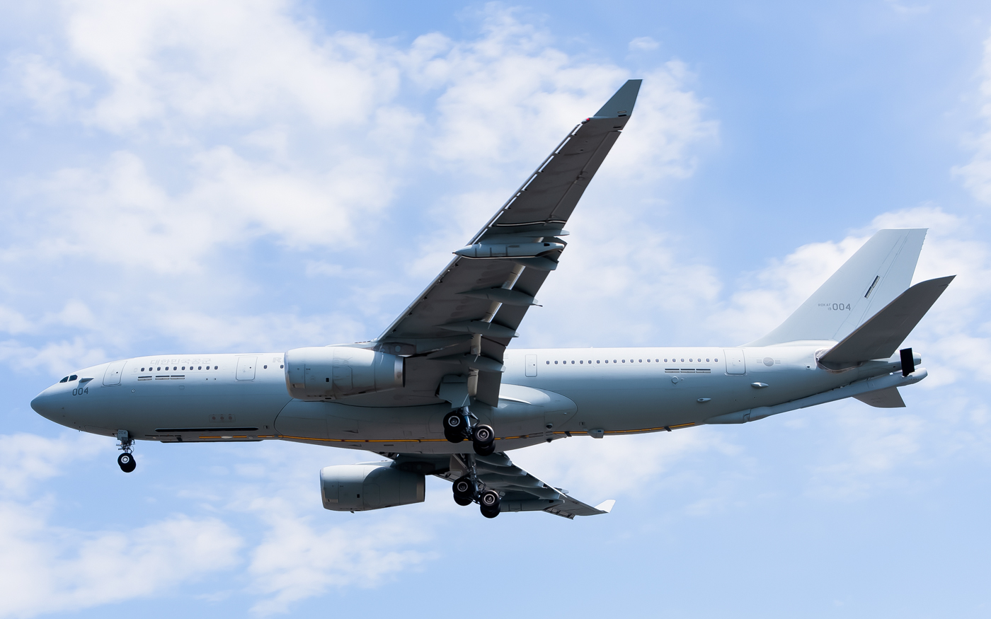 Full size: ROKAF Airbus A330-200MRTT 19-004 at Gimhae International Airport