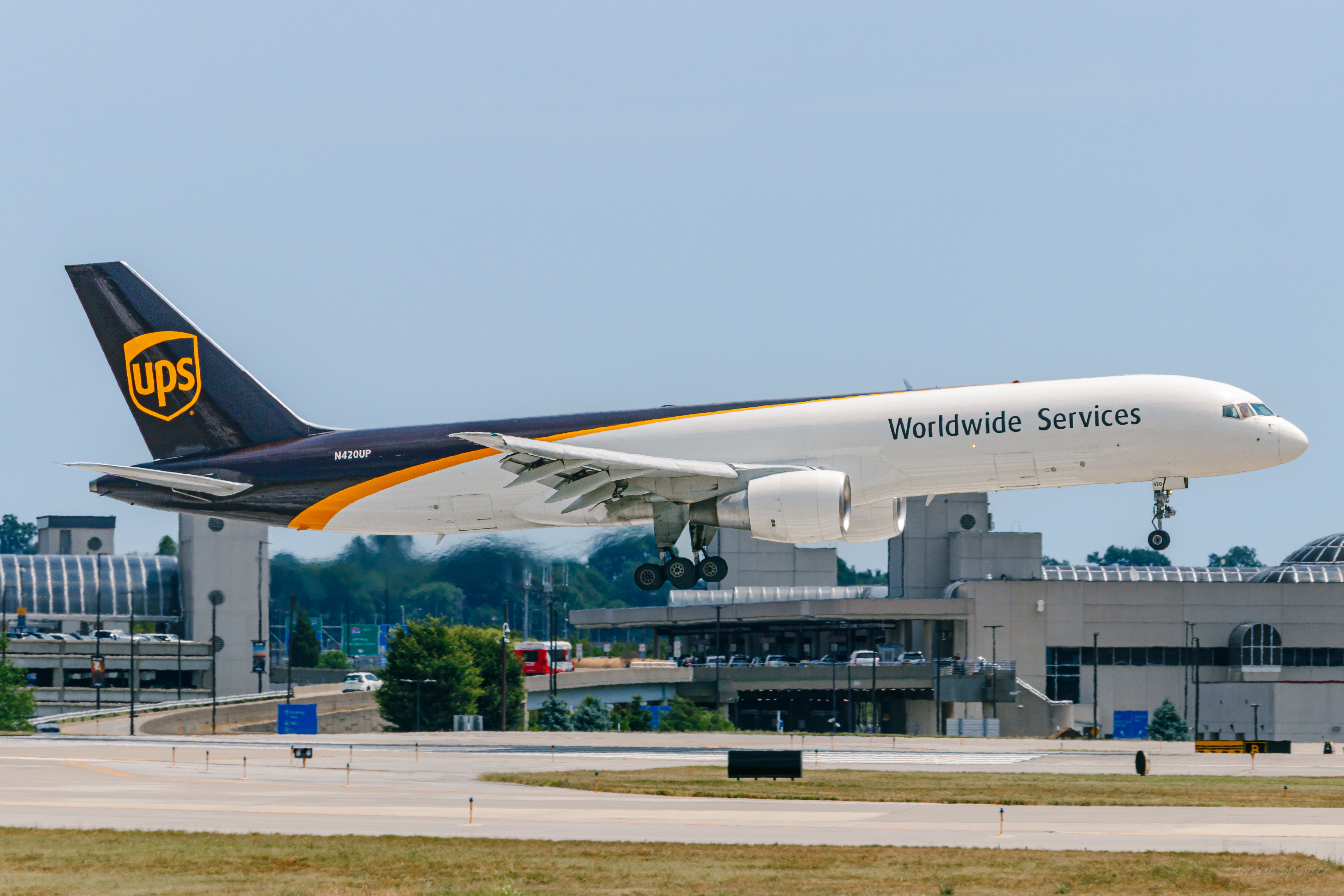 Full size: United Parcel Service Boeing 757-200F N420UP at Louisville Muhammad Ali International Airport
