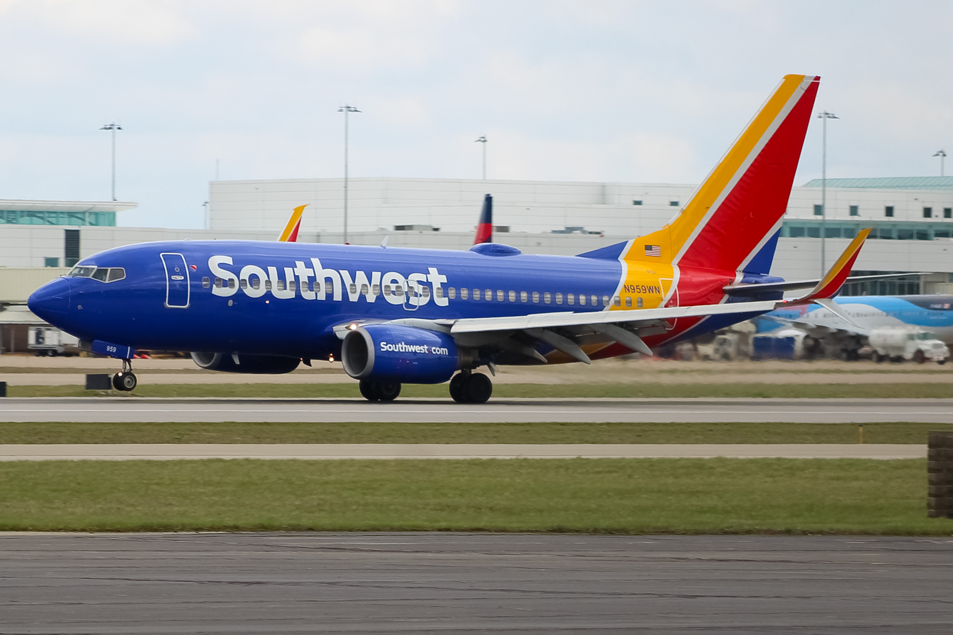 Full size: Southwest Airlines Boeing 737-700 N959WN at Cincinnati/Northern Kentucky International Airport