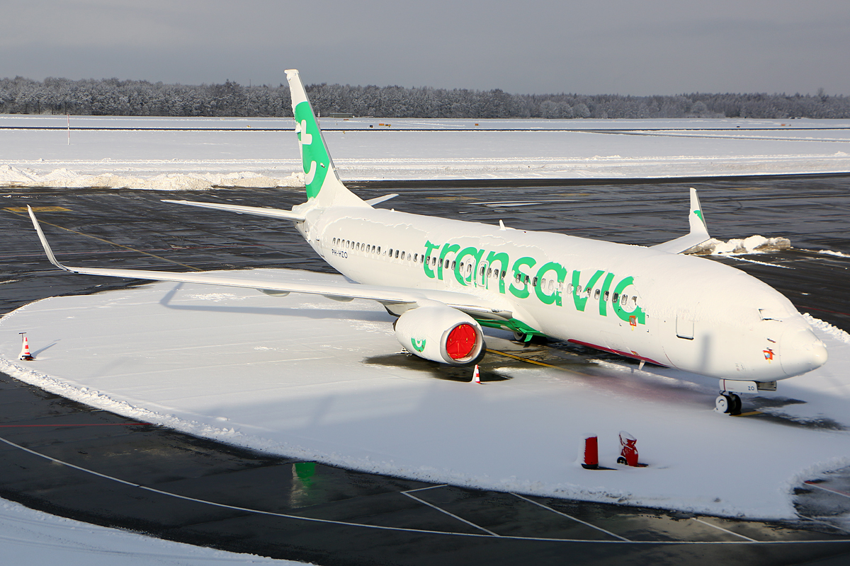 Full size: Transavia Airlines Boeing 737-800 PH-HZO at Eindhoven Airport