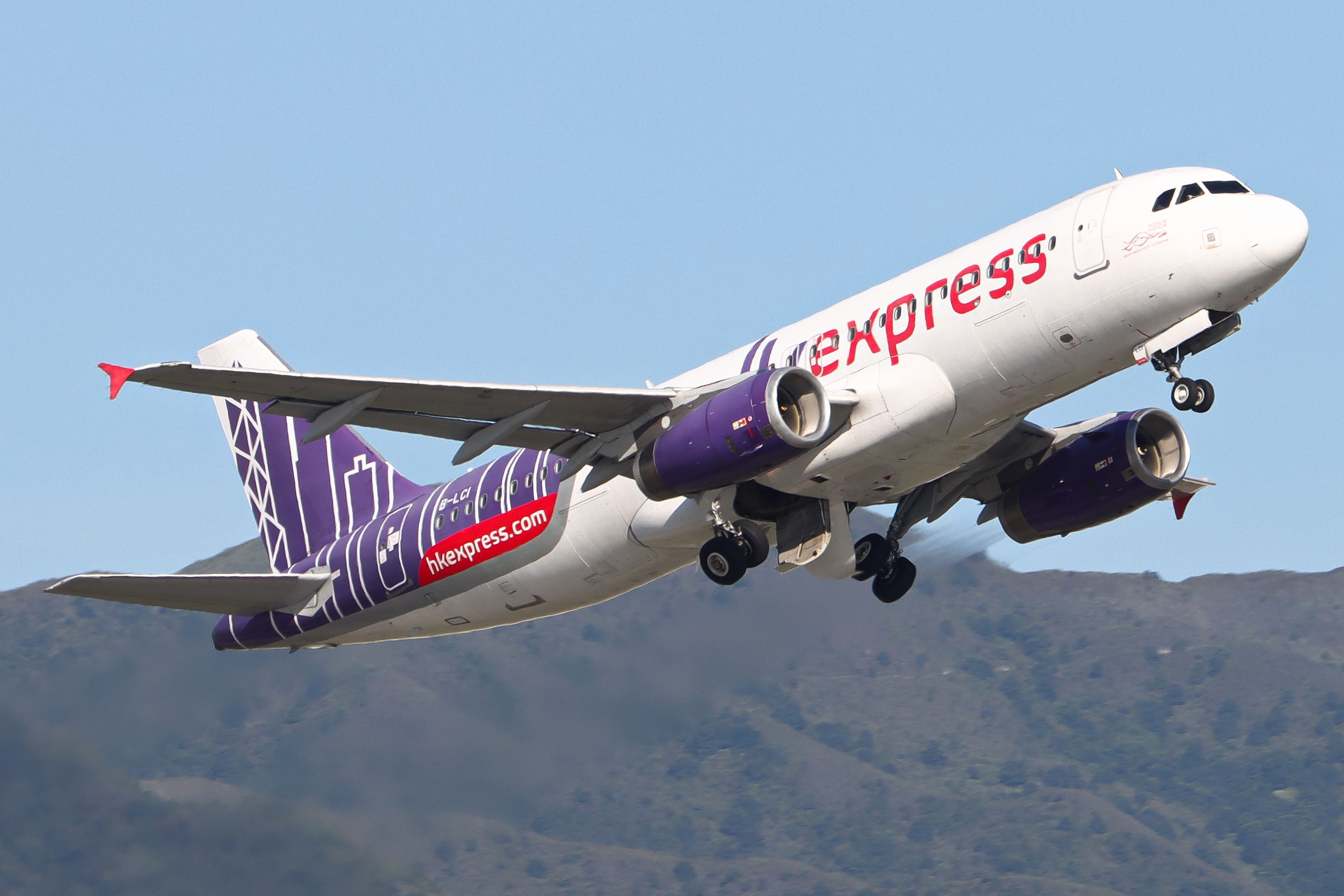 Full size: Hong Kong Express Airbus A320 B-LCI at Hong Kong International Airport