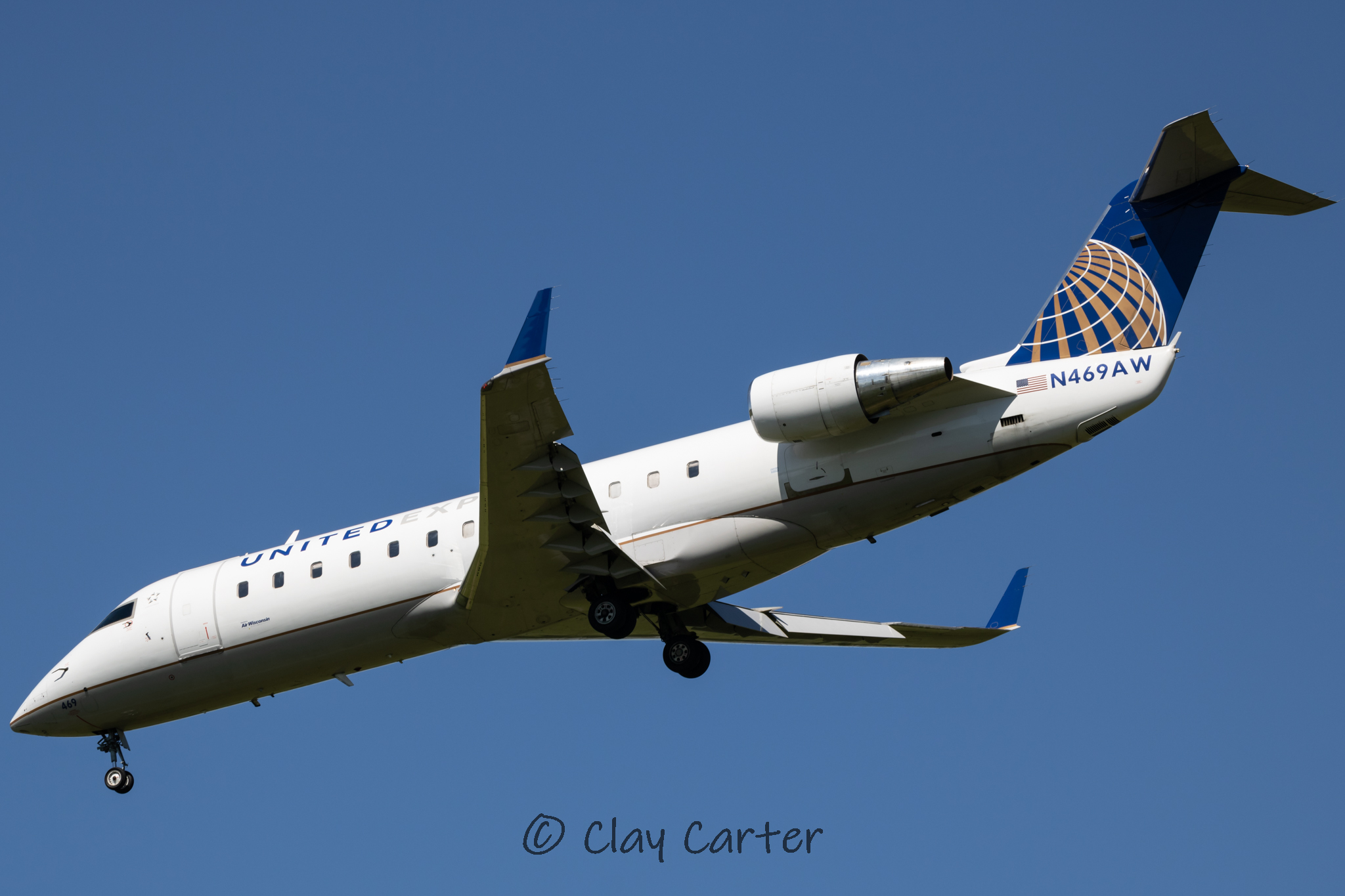 Full size: United Express Mitsubishi CRJ-200 N469AW at Washington Dulles International Airport