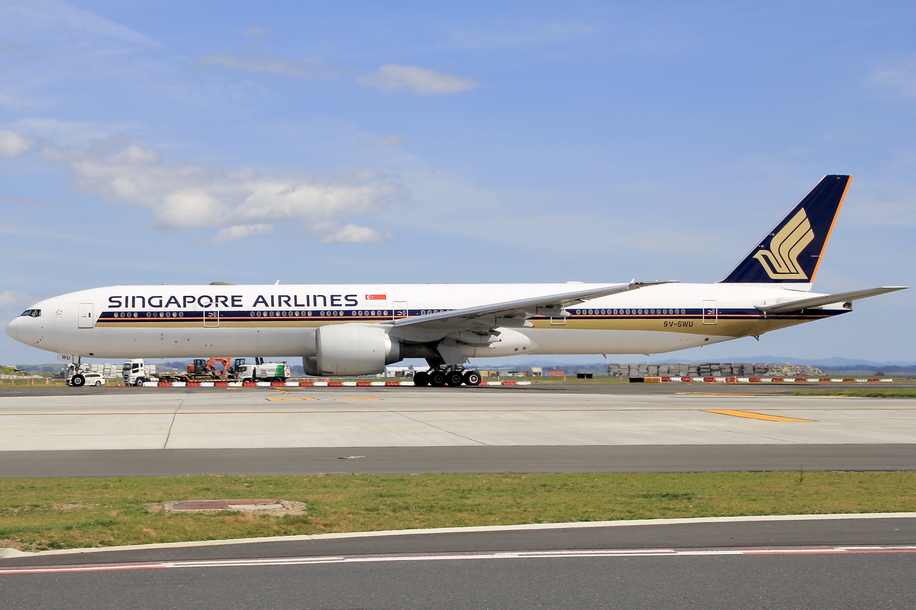 Full size: Singapore Airlines Boeing 777-300ER 9V-SWU at Auckland International Airport