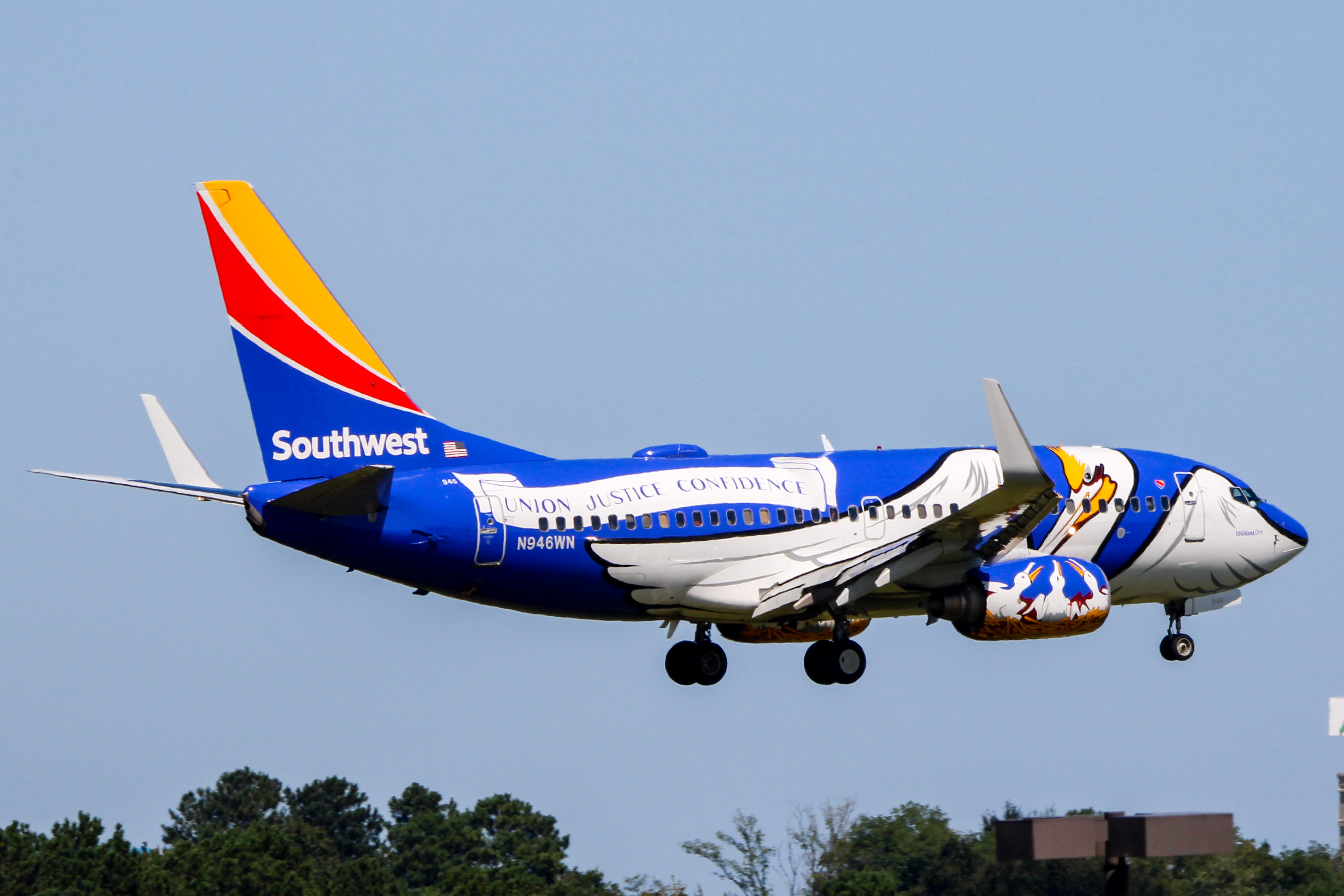 Full size: Southwest Airlines Boeing 737-700 N946WN at Hartsfield-Jackson Atlanta International Airport