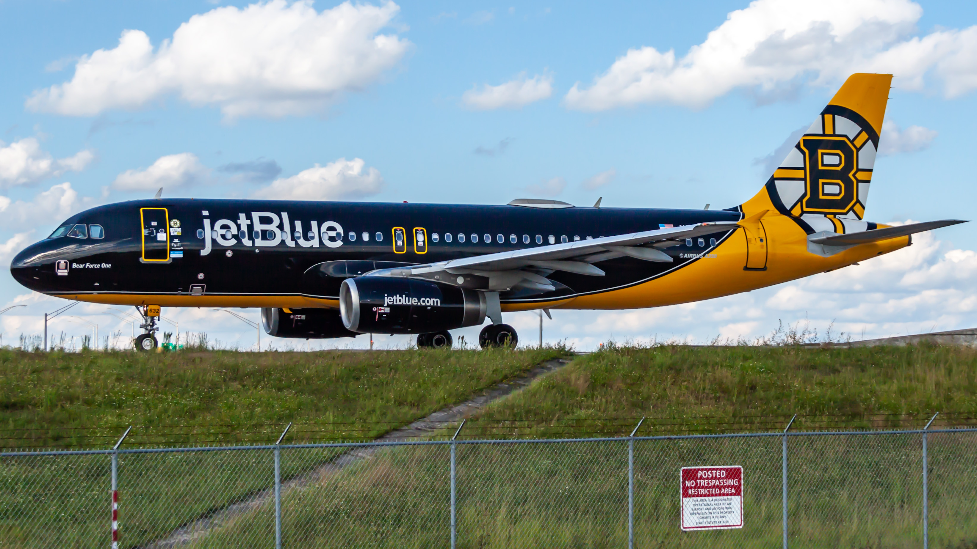 Full size: JetBlue Airways Airbus A320 N632JB at Orlando International Airport