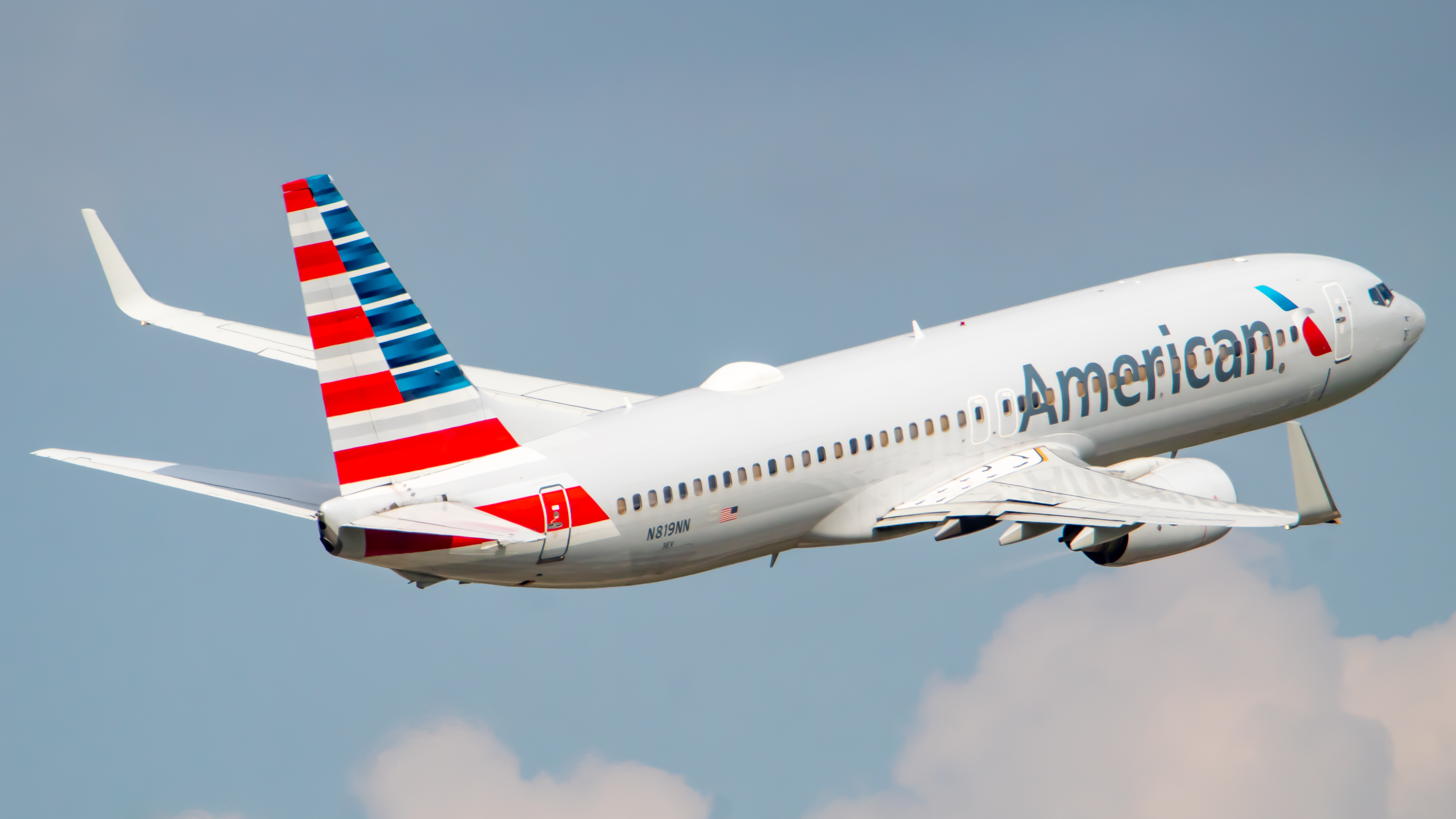 Full size: American Airlines Boeing 737-800 N819NN at Houston-George Bush Intercontinental Airport