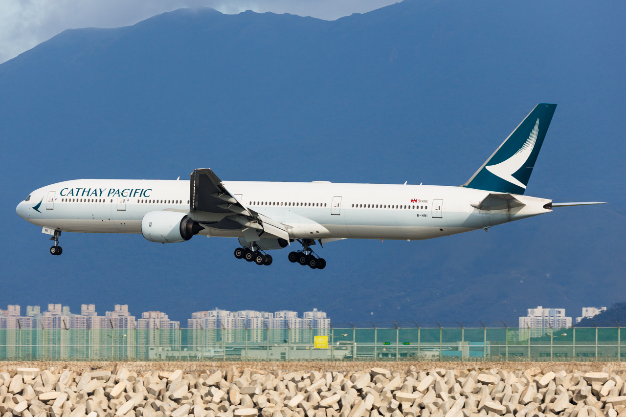 Full size: Cathay Pacific Boeing 777-300 B-HNI at Hong Kong International Airport