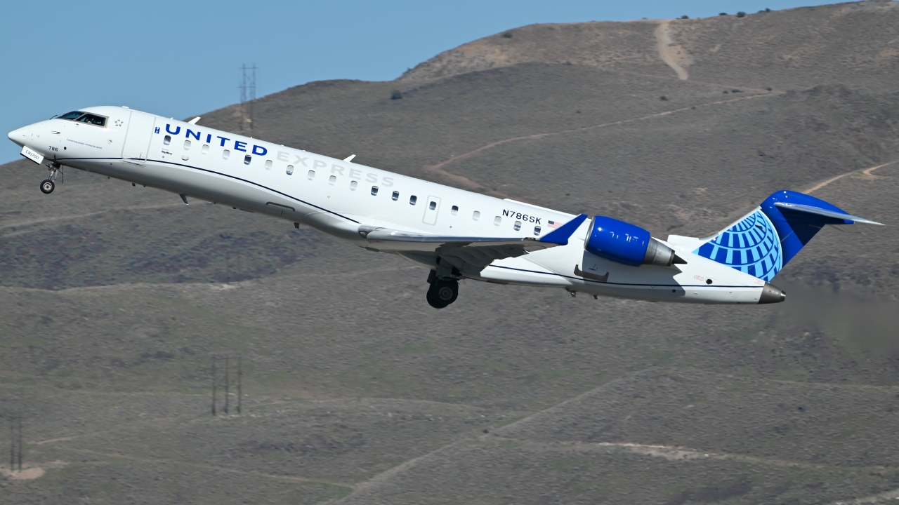 Full size: United Express Mitsubishi CRJ-700 N786SK at Reno/Tahoe International Airport
