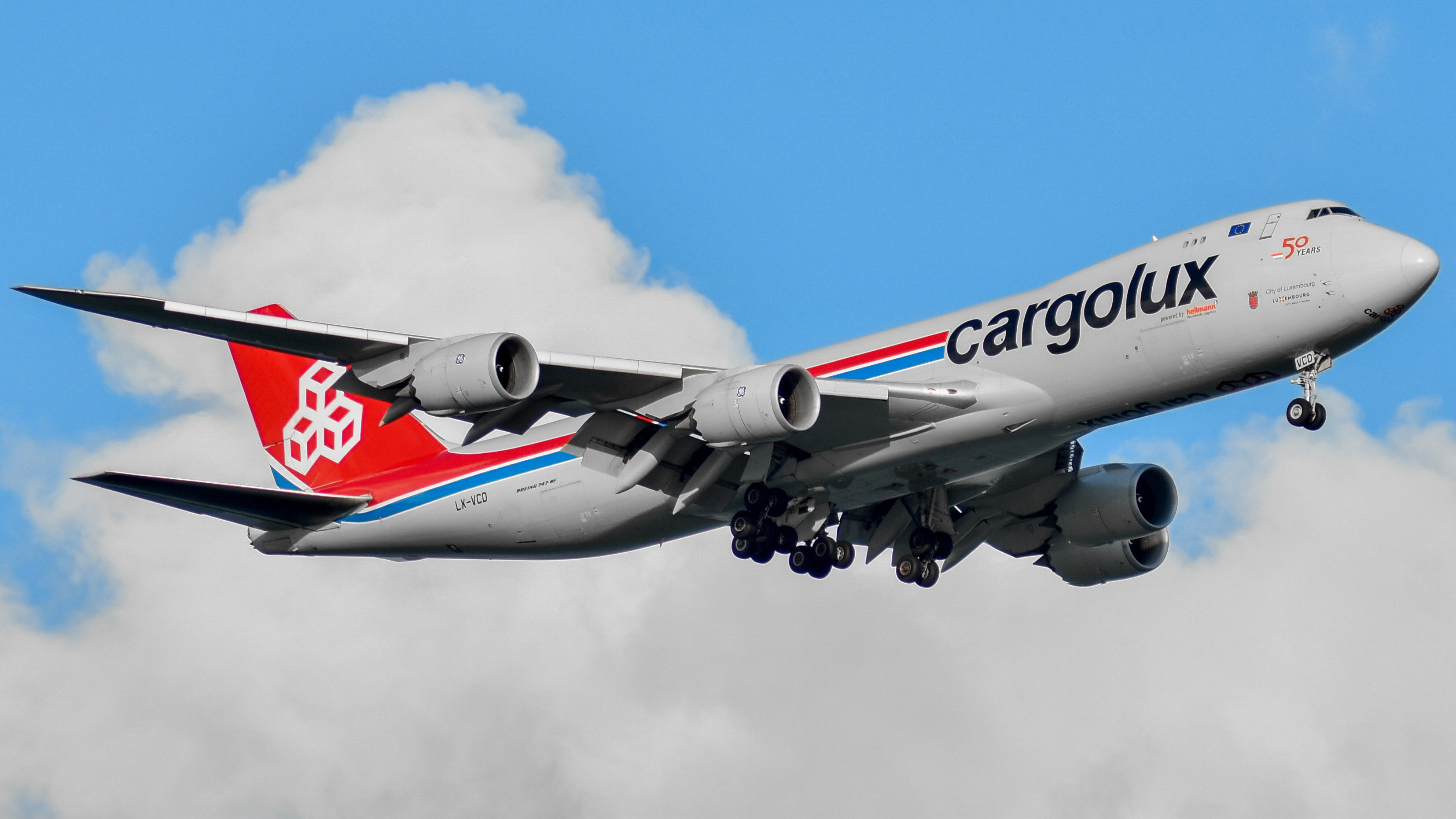 Full size: CargoLux Boeing 747-8F LX-VCD at Singapore-Changi Airport