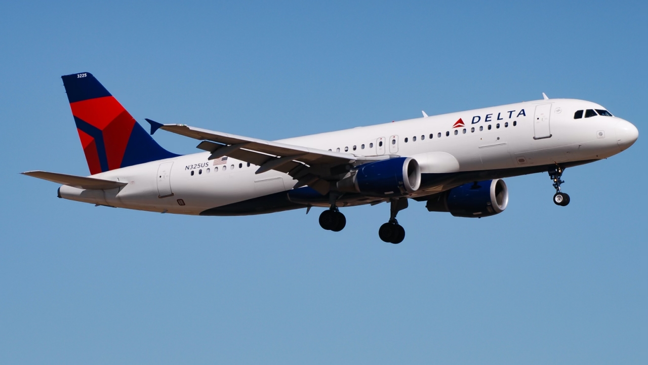 Full size: Delta Airlines Airbus A320 N325US at Dallas-Fort Worth International Airport