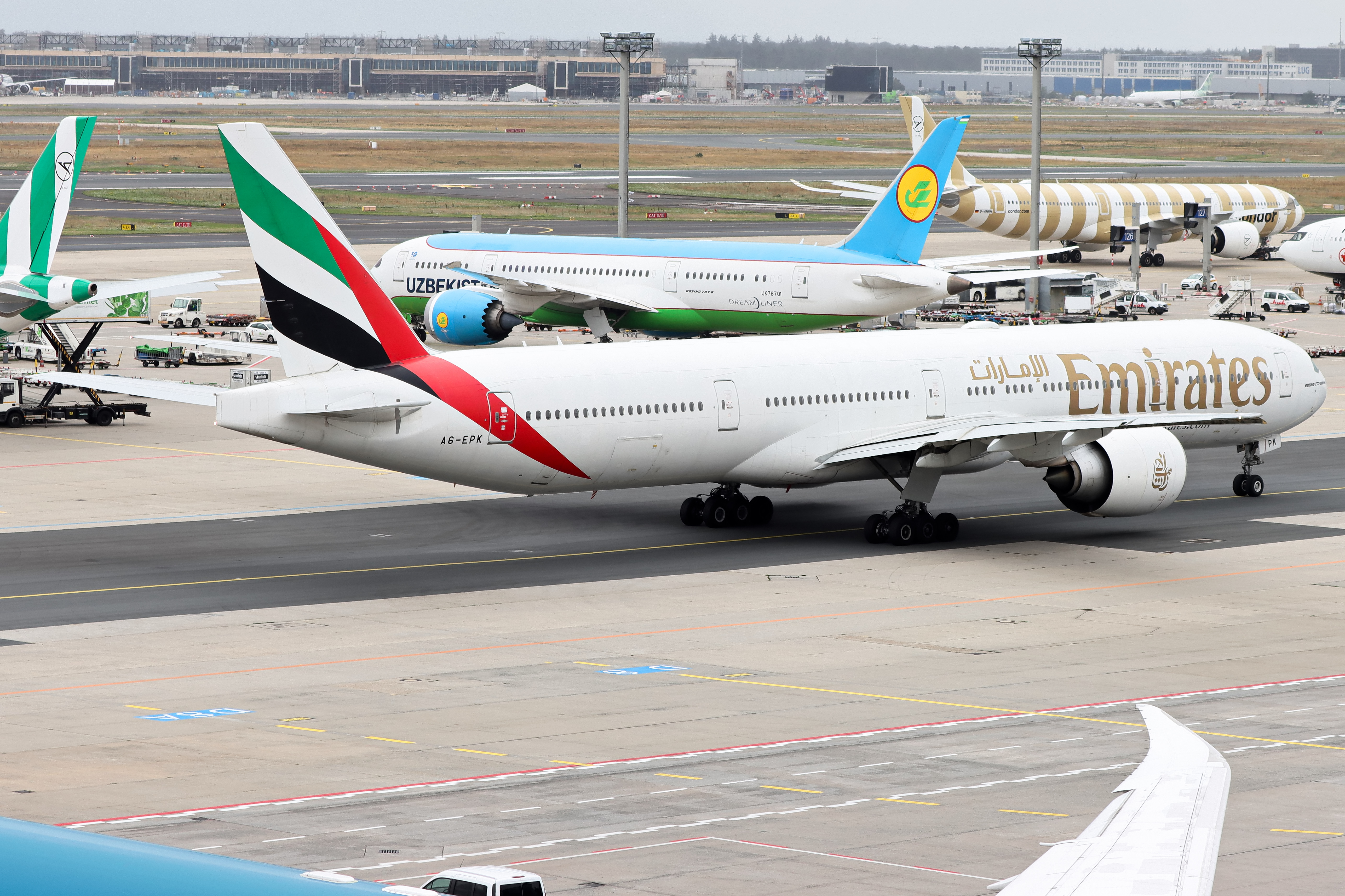 Full size: Emirates Boeing 777-300ER A6-EPK at Frankfurt International Airport