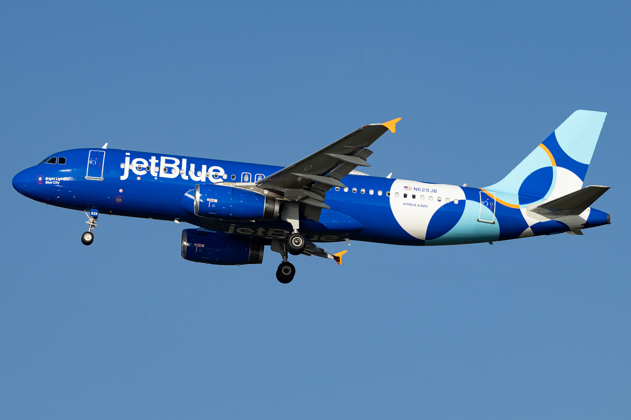 Full size: JetBlue Airways Airbus A320 N629JB at Tampa International Airport