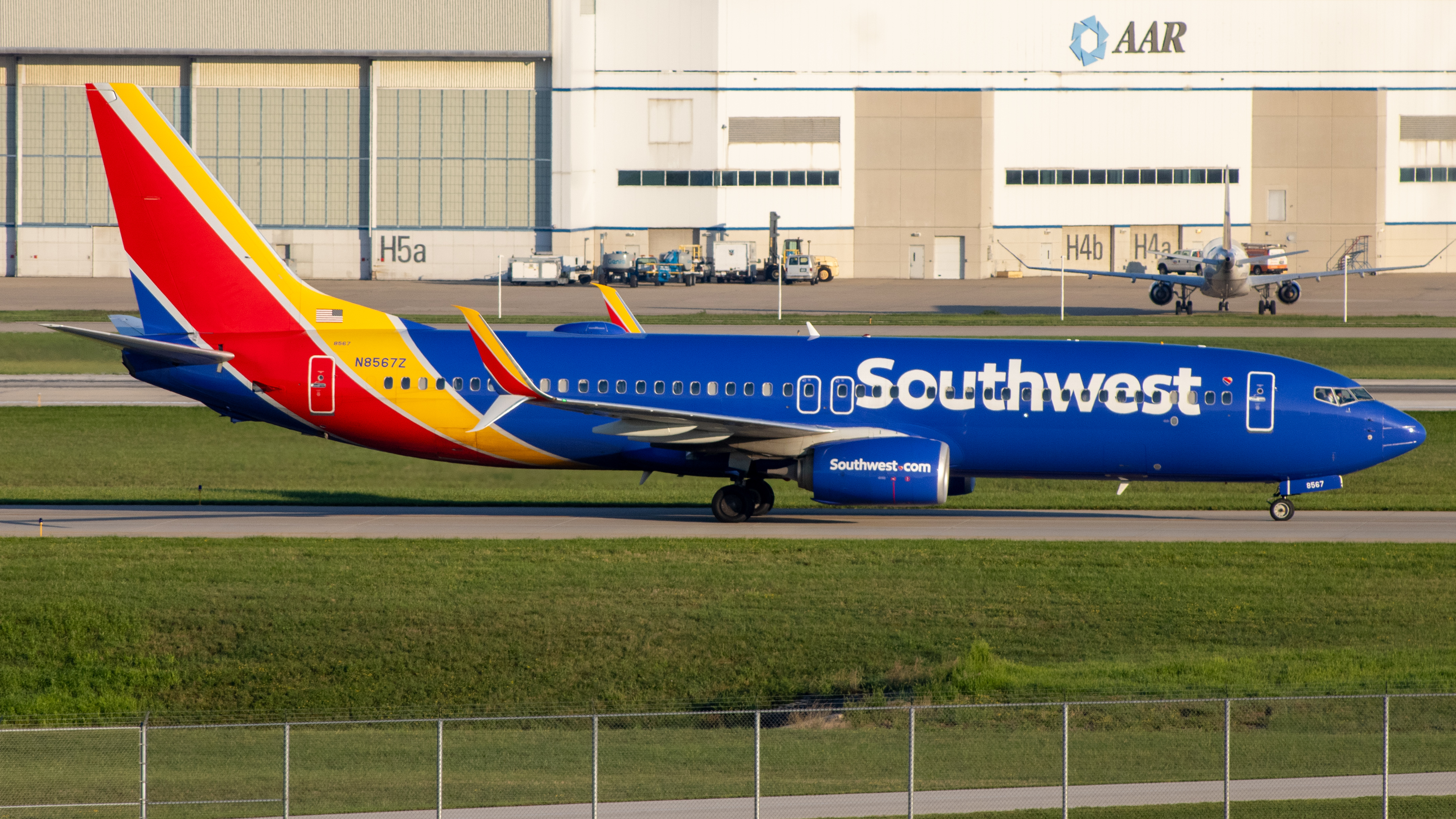 Full size: Southwest Airlines Boeing 737-800 N8567Z at Indianapolis International Airport