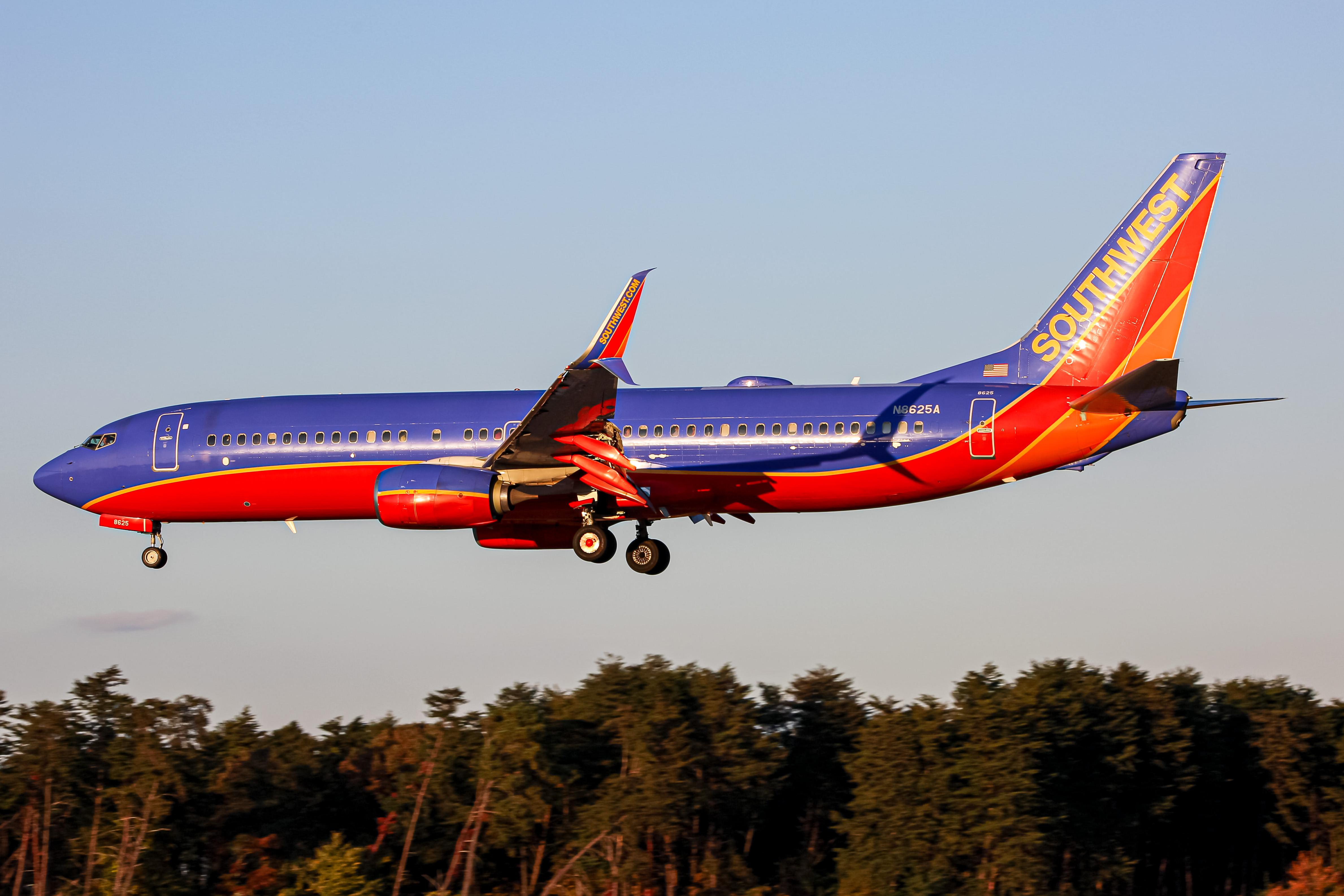 Full size: Southwest Airlines Boeing 737-800 N8625A at Baltimore/Washington International Thurgood Marshall Airport