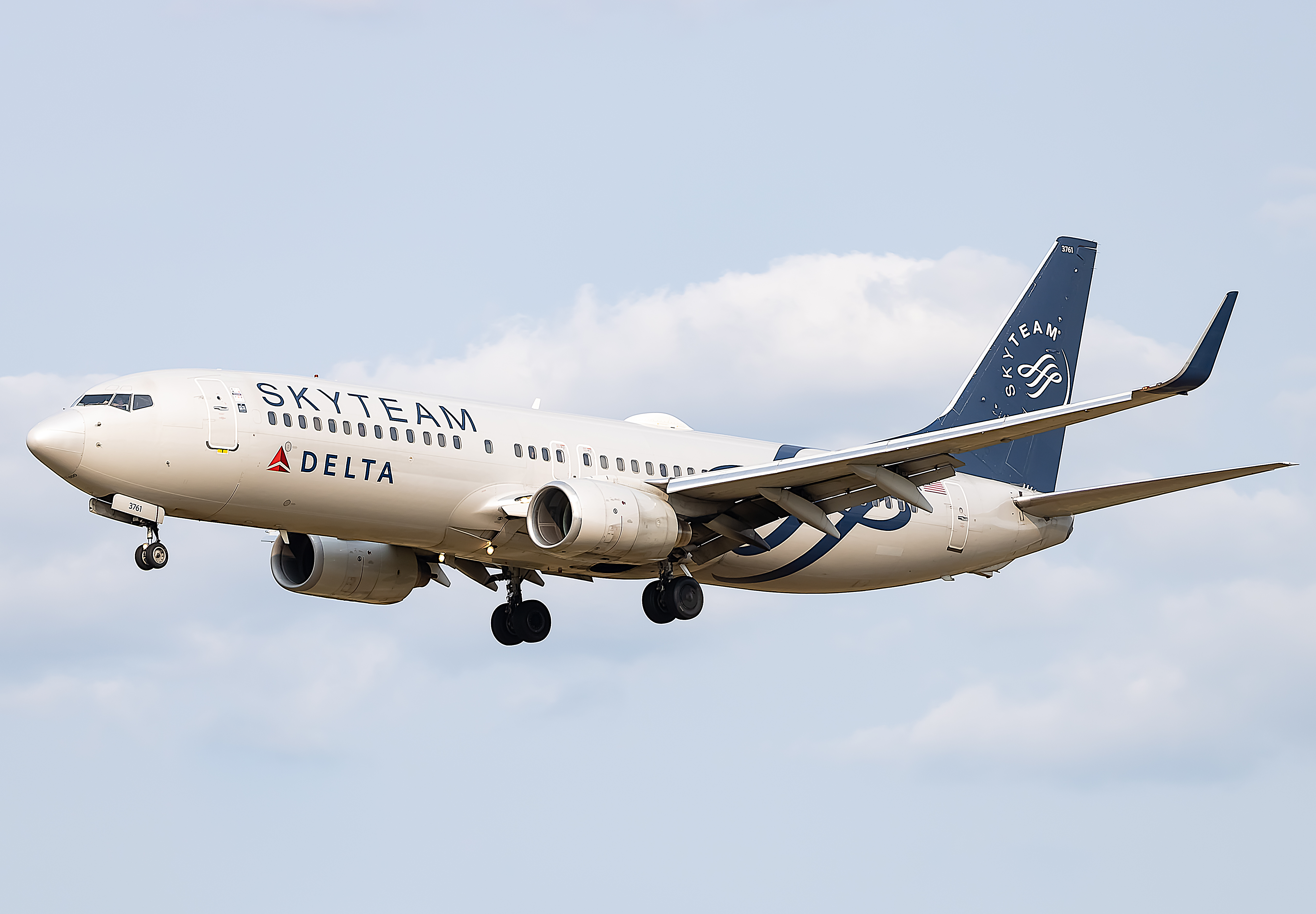 Full size: Delta Airlines Boeing 737-800 N3761R at Baltimore/Washington International Thurgood Marshall Airport