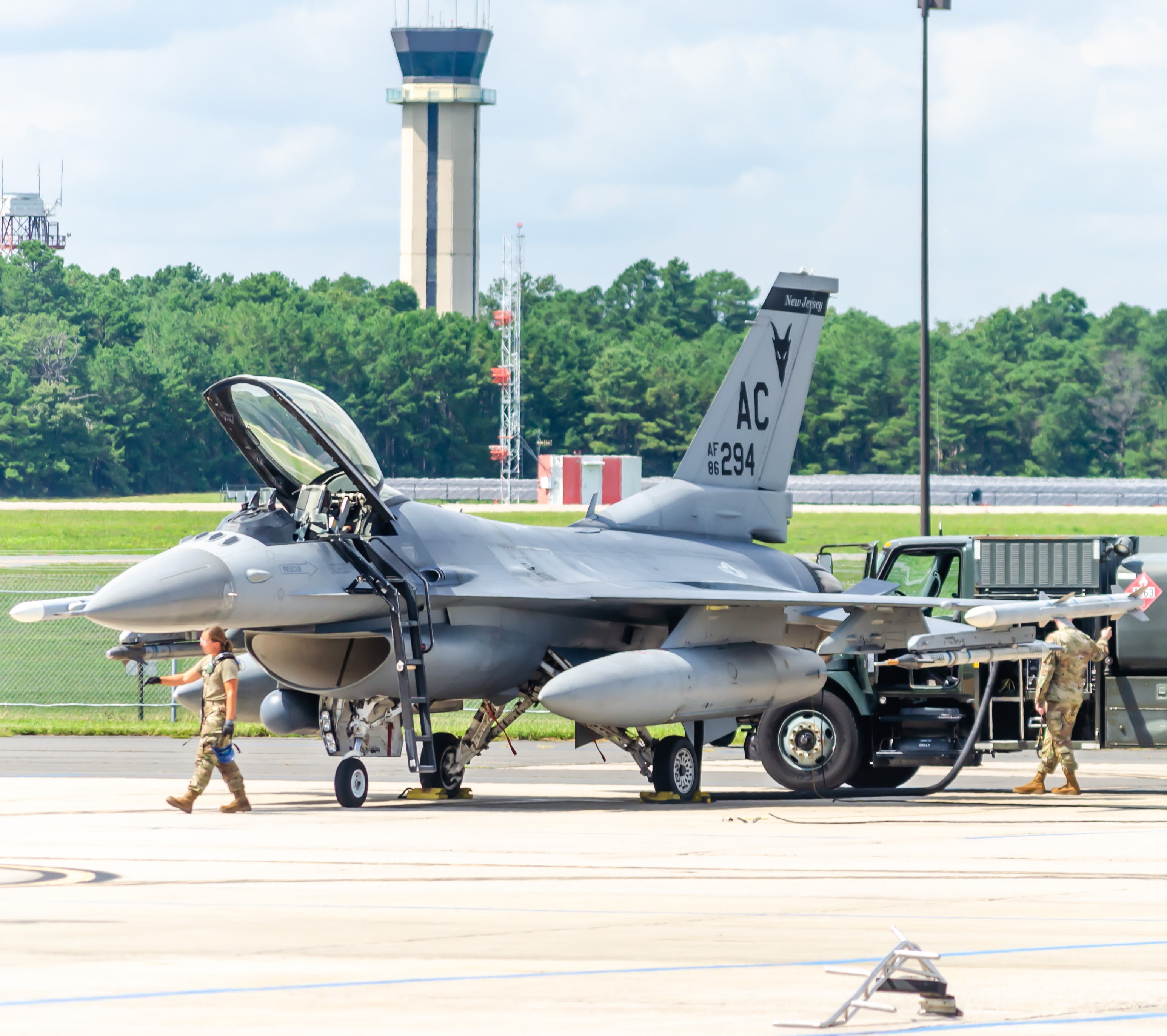 Full size: Air National Guard General Dynamics F-16 Fighting Falcon 86-0294 at Atlantic City International Airport