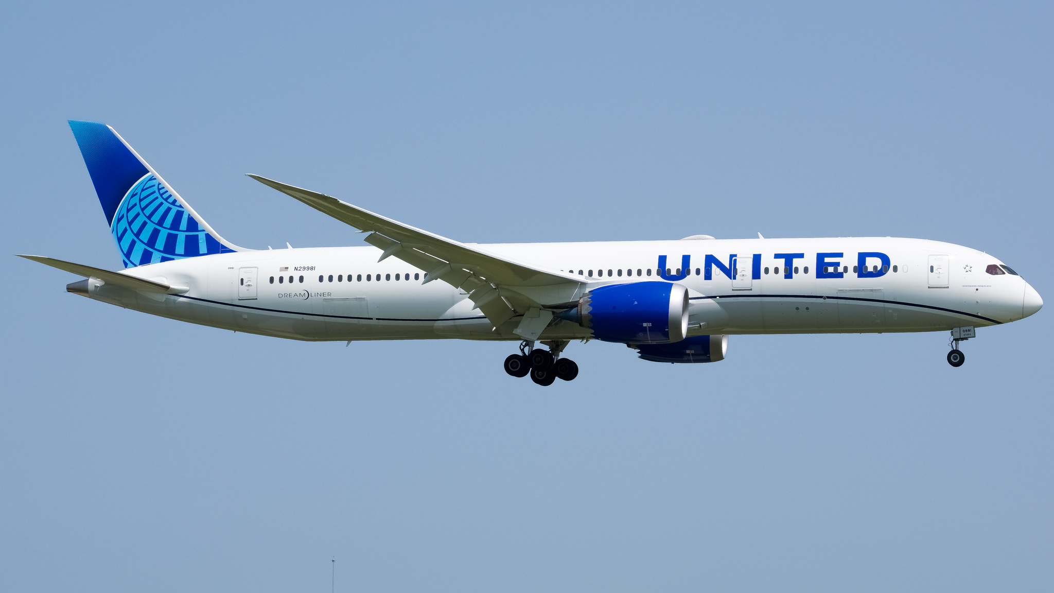 Full size: United Airlines Boeing 787-9 N29981 at Chicago O'Hare International Airport