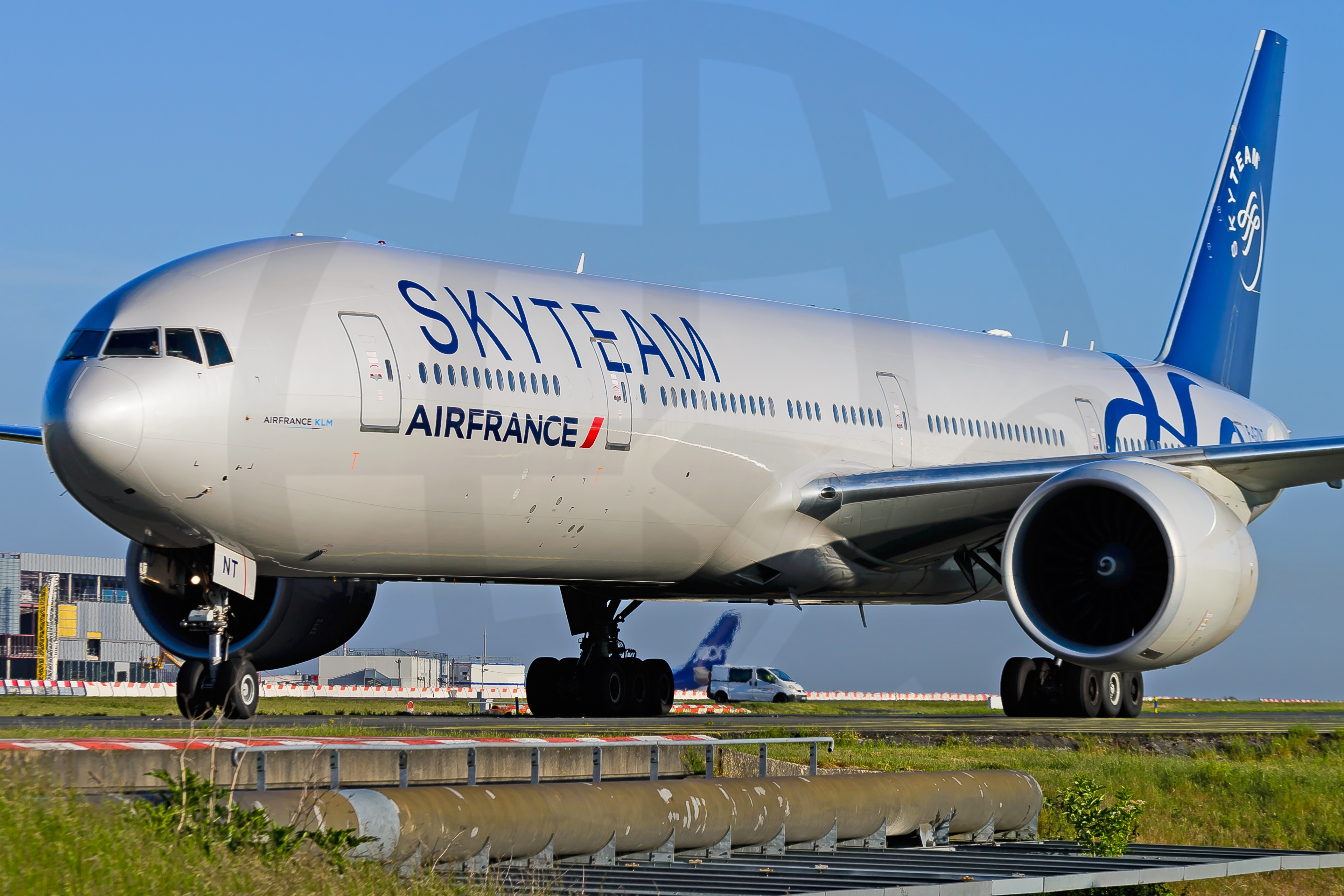 Full size: Air France Boeing 777-300ER F-GZNT at Paris Charles de Gaulle Airport