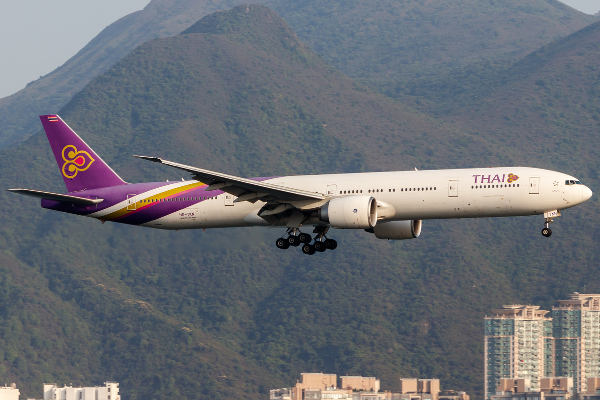 Full size: Thai Airways Boeing 777-300ER HS-TKN at Hong Kong International Airport