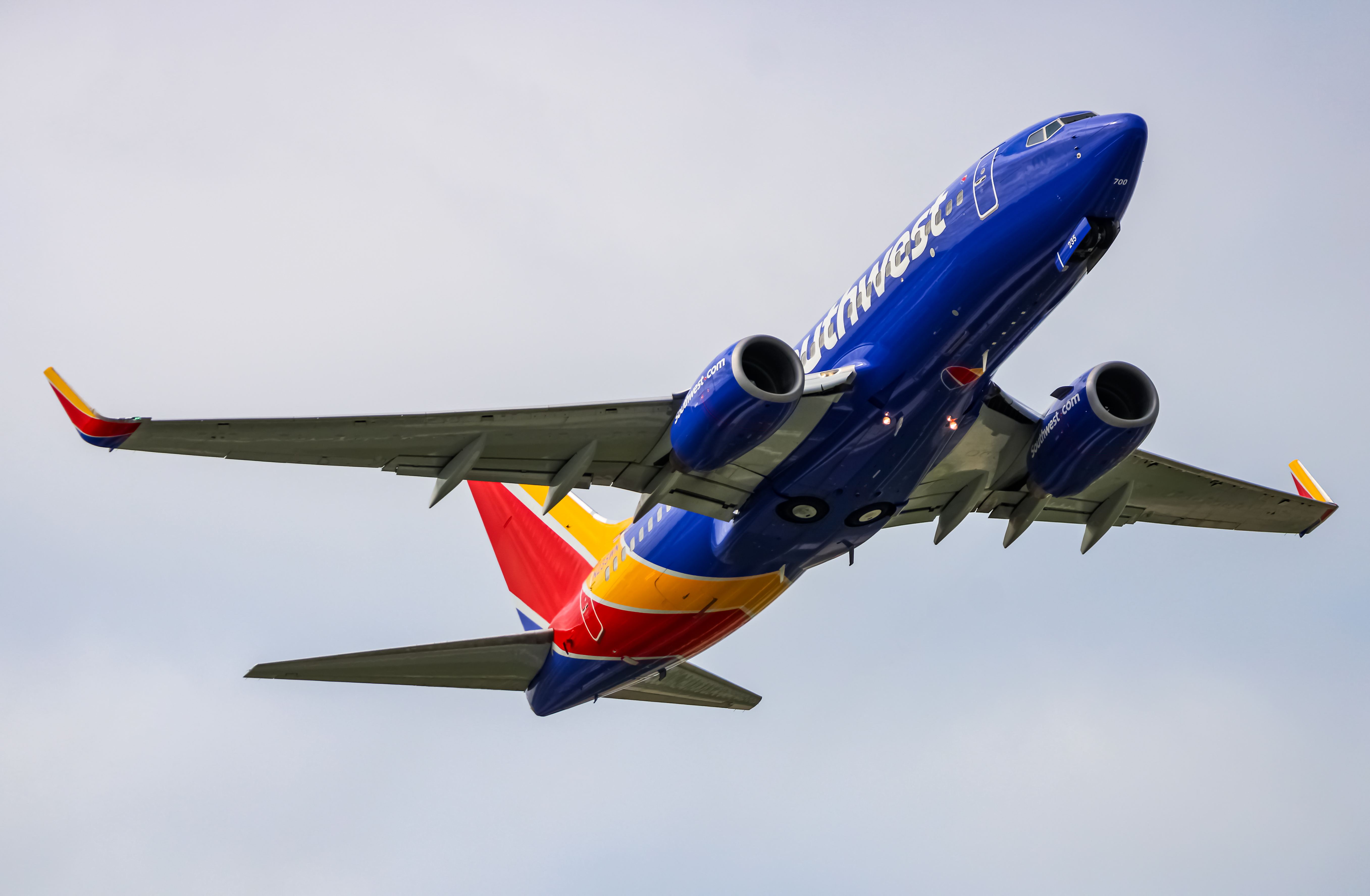 Full size: Southwest Airlines Boeing 737-700 N235WN at Baltimore/Washington International Thurgood Marshall Airport