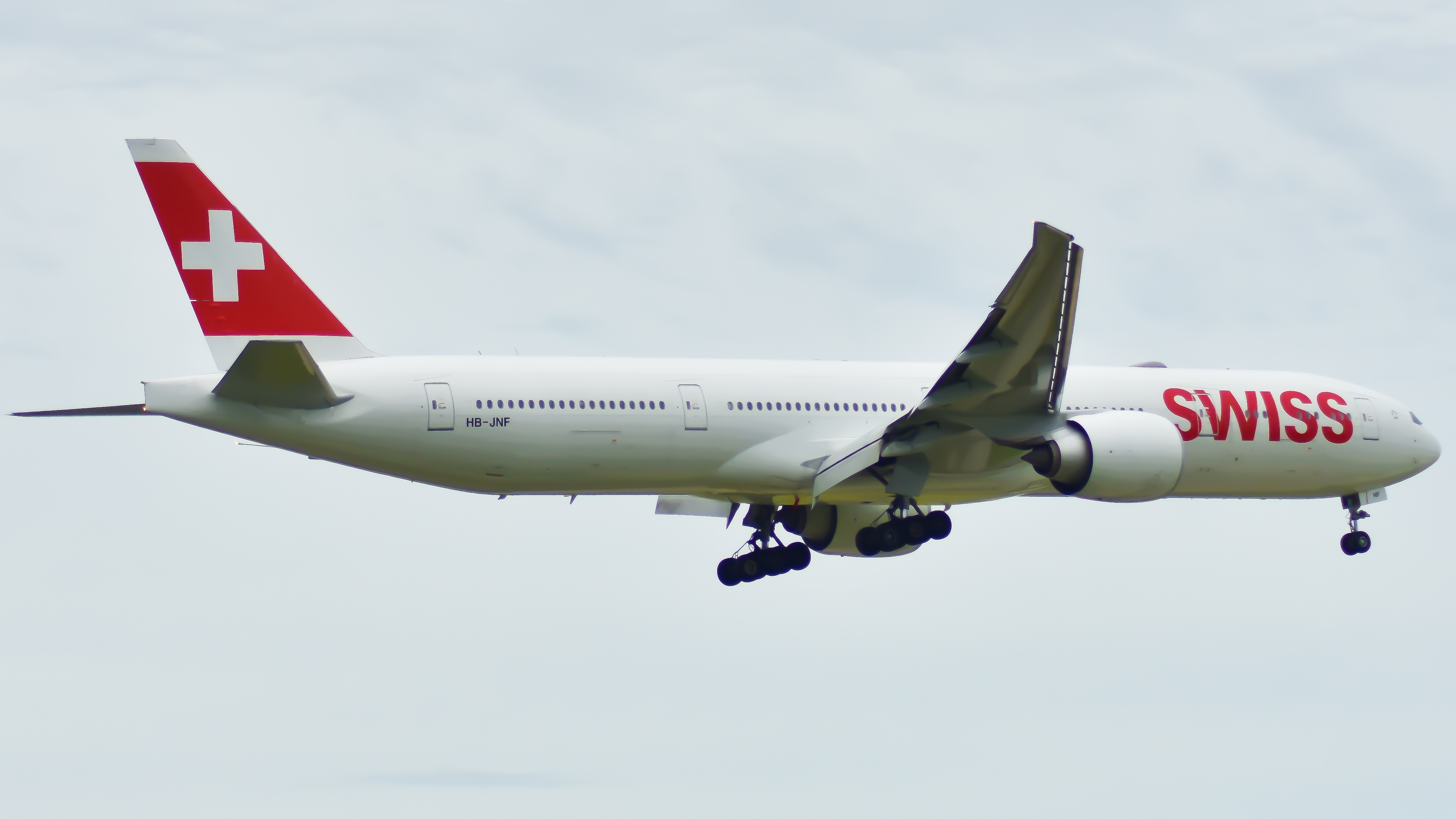 Full size: Swiss International Air Lines Boeing 777-300ER HB-JNF at Chicago O'Hare International Airport