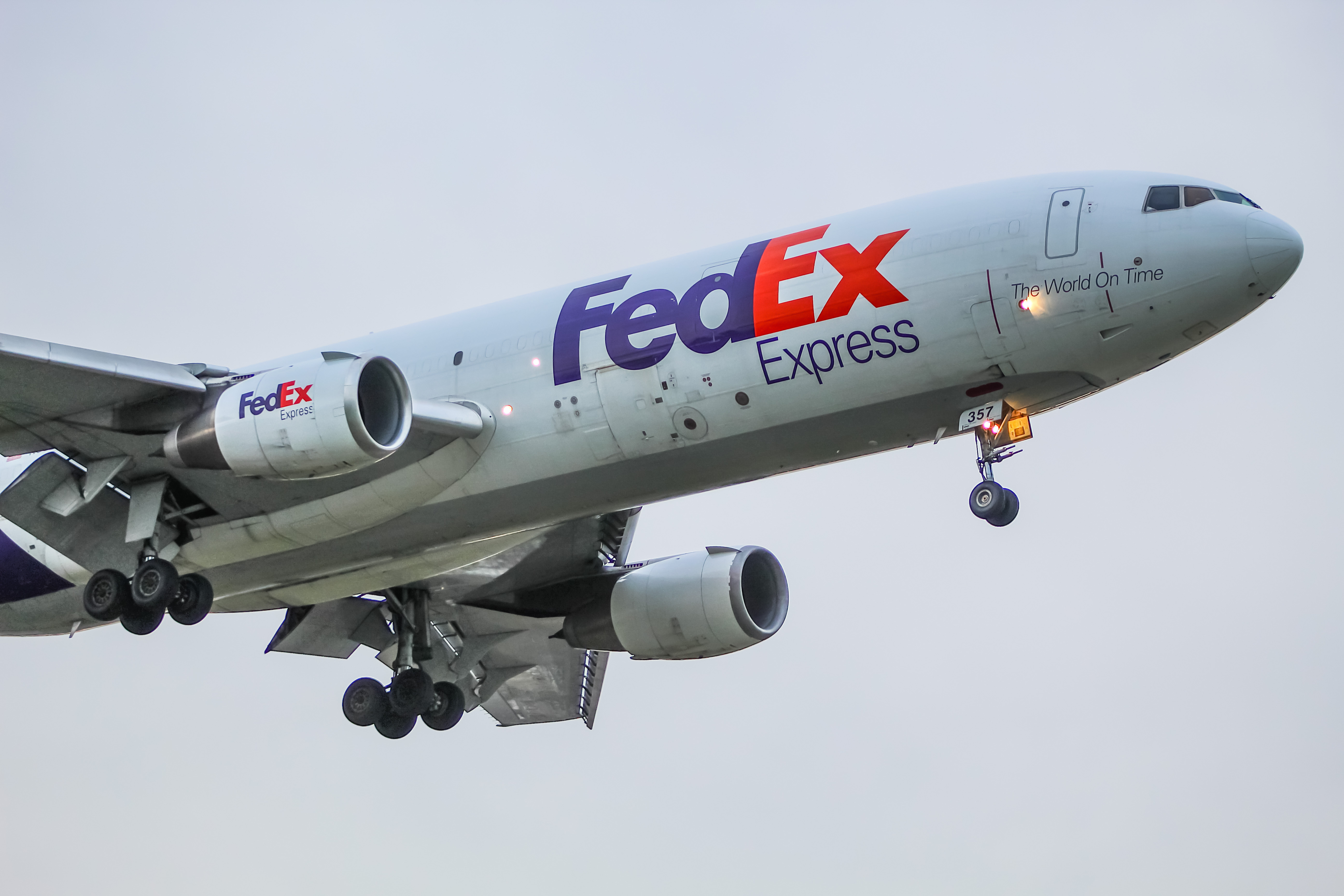 Full size: FedEx McDonnell Douglas DC-10F N357FE at General Mitchell International Airport