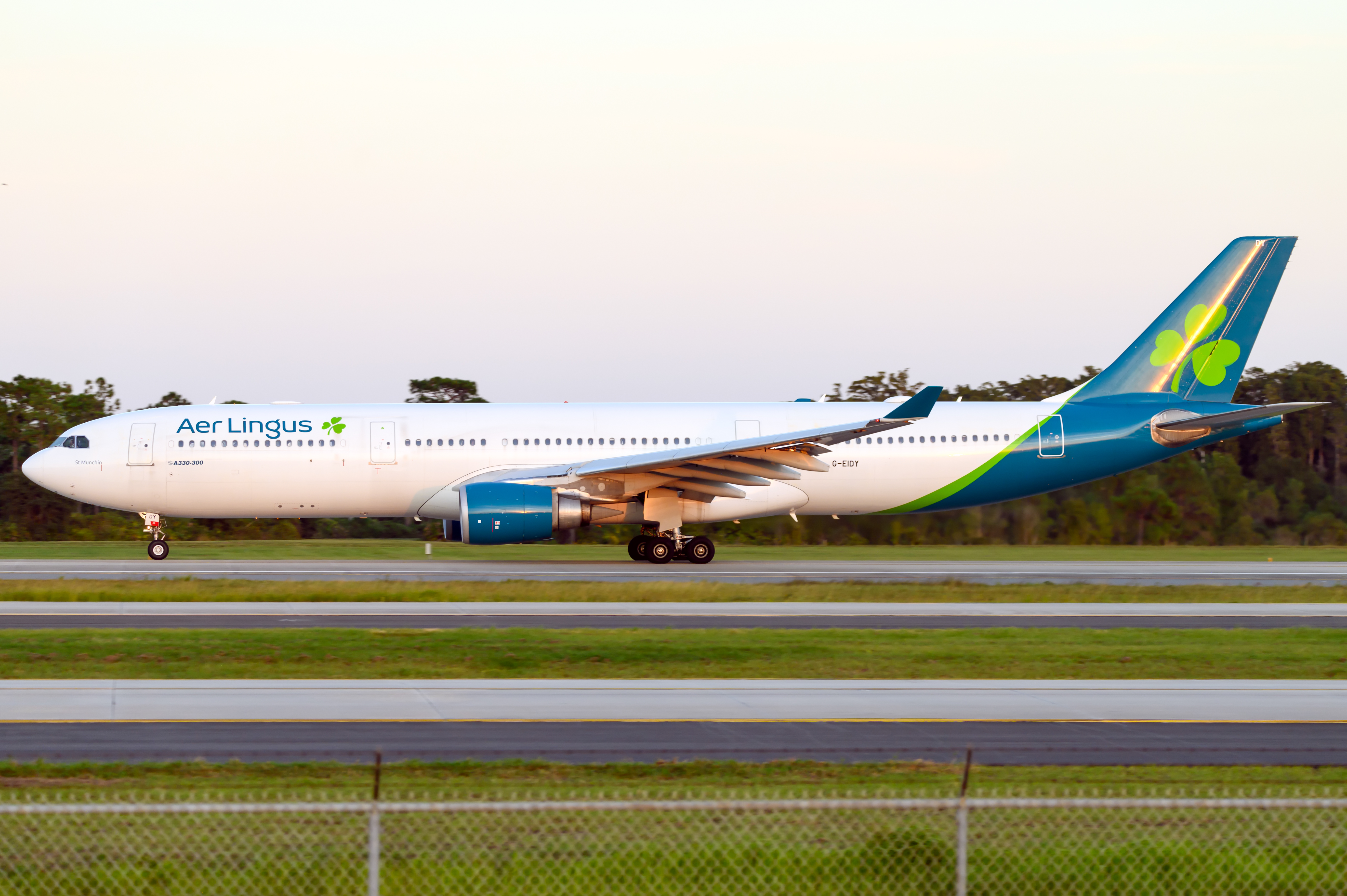 Full size: Aer Lingus Airbus A330-300 G-EIDY at Orlando International Airport